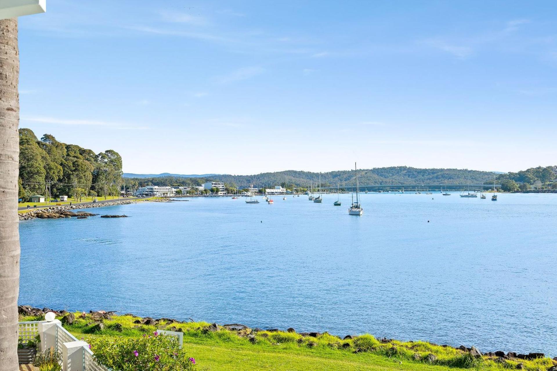 Spinnakers Reach Unit 9 managed by Batemans Bay Accom