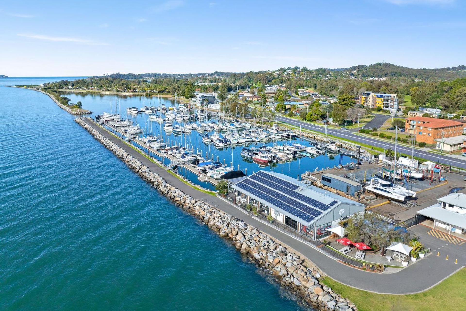 Spinnakers Reach Unit 9 managed by Batemans Bay Accom