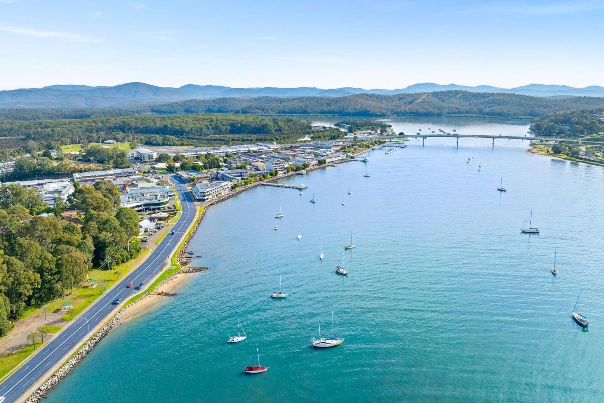 Spinnakers Reach Unit 9 managed by Batemans Bay Accom
