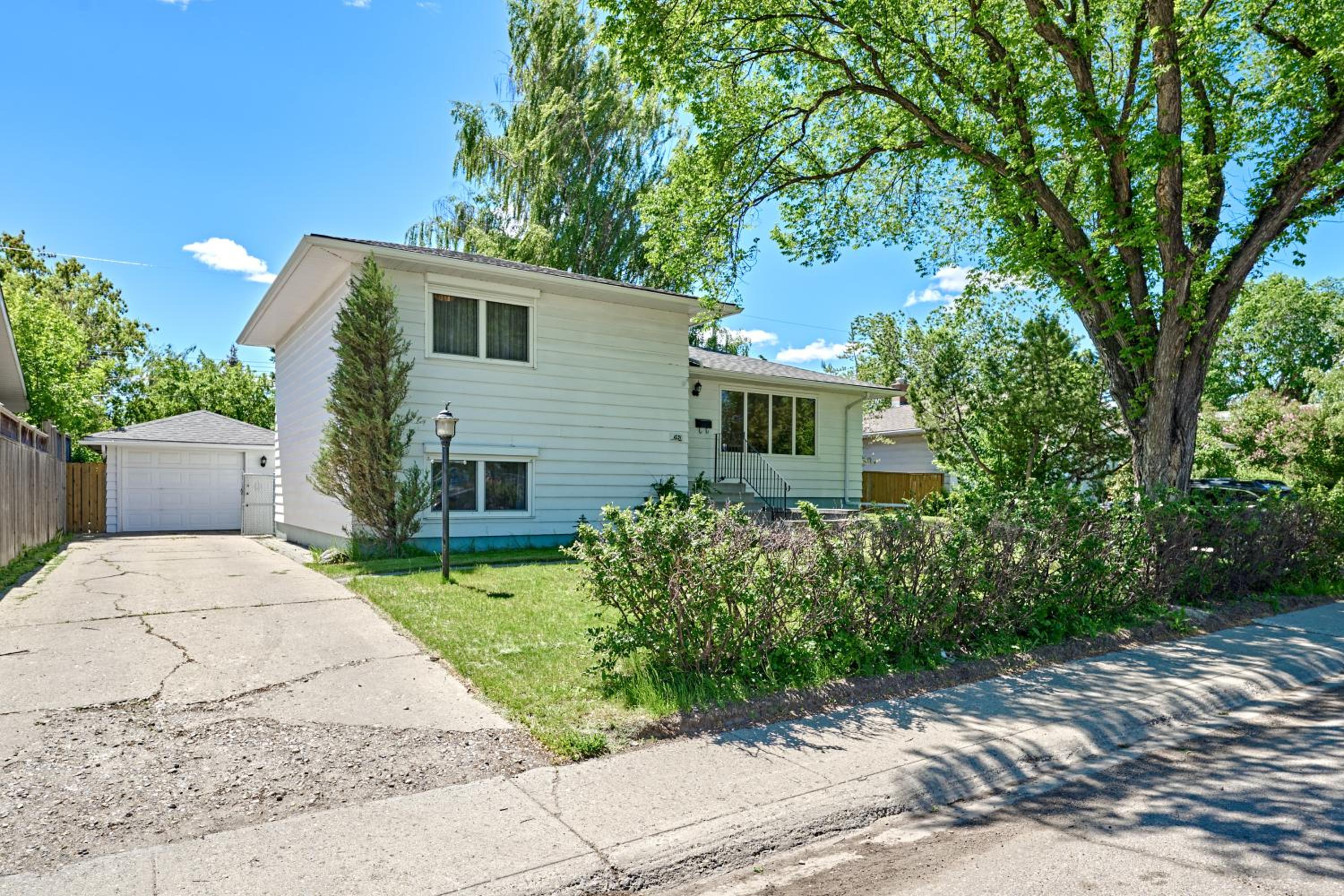 Chinook Executive House