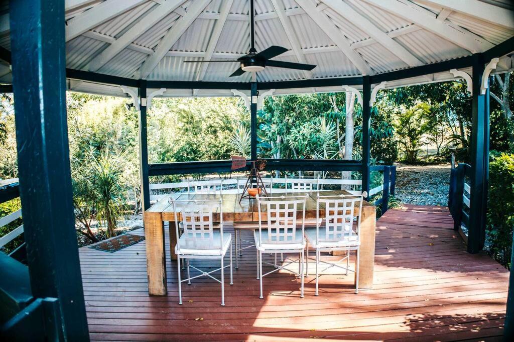 Gorgeous 3 bedroom raked ceiling cabin on the hill