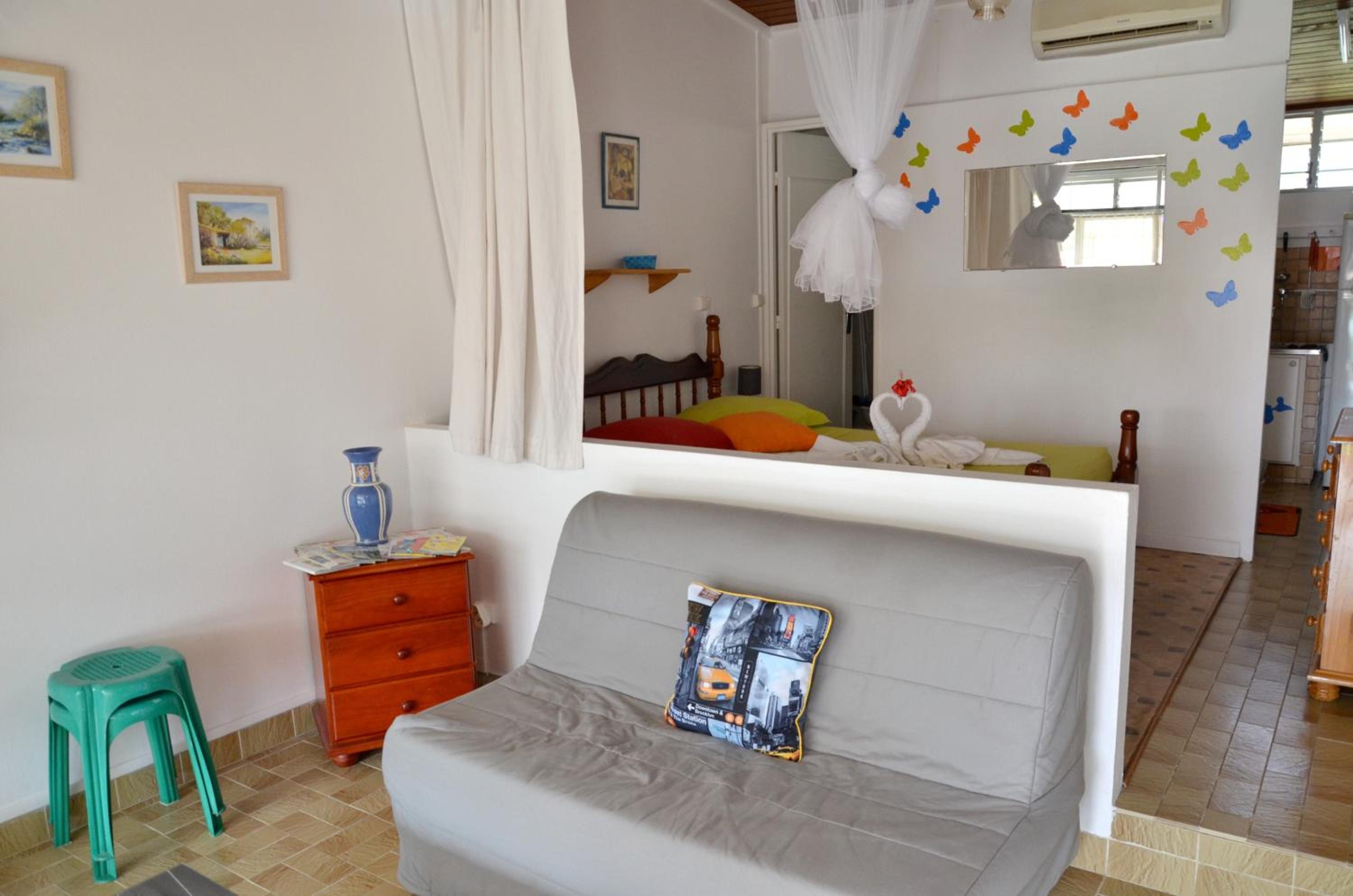 Studio cocooning à Saint Anne / 27 m² / jardin fleuri