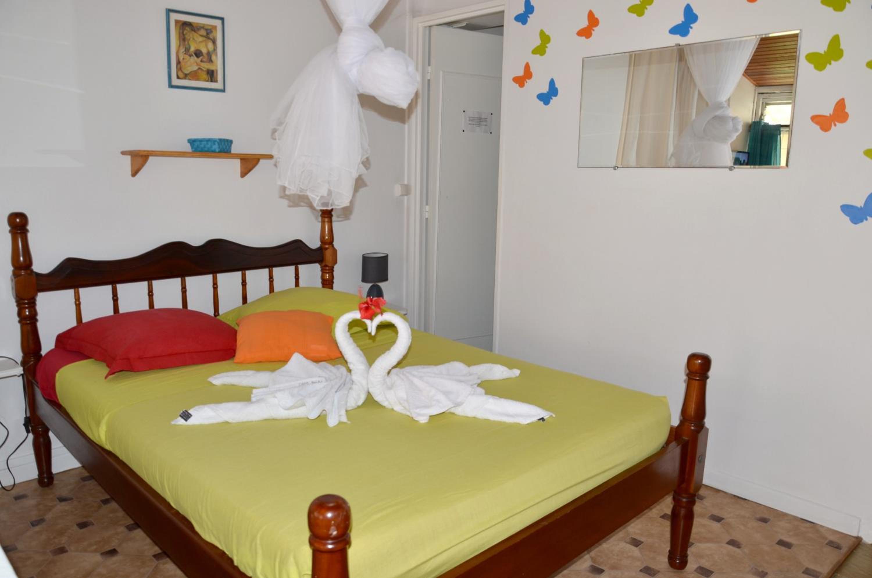 Studio cocooning à Saint Anne / 27 m² / jardin fleuri