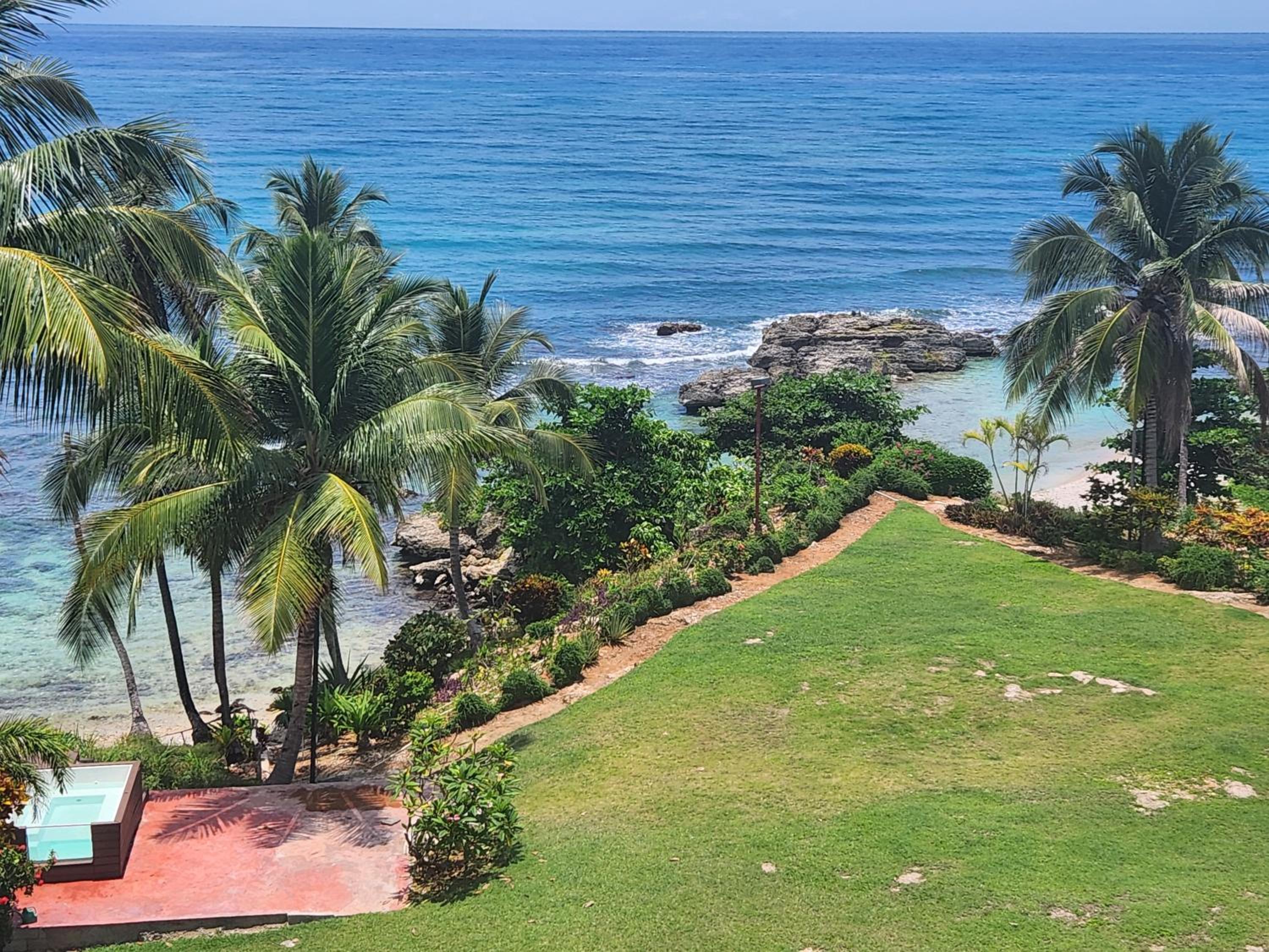Villa Tesoros del Mar - Luxury Beachfront Villa with Natural Pool, Jacuzzi, Mountain Views, Yoga, BBQ, Wi-Fi, Pet & Family Friendly, Barahona Adventures view 5