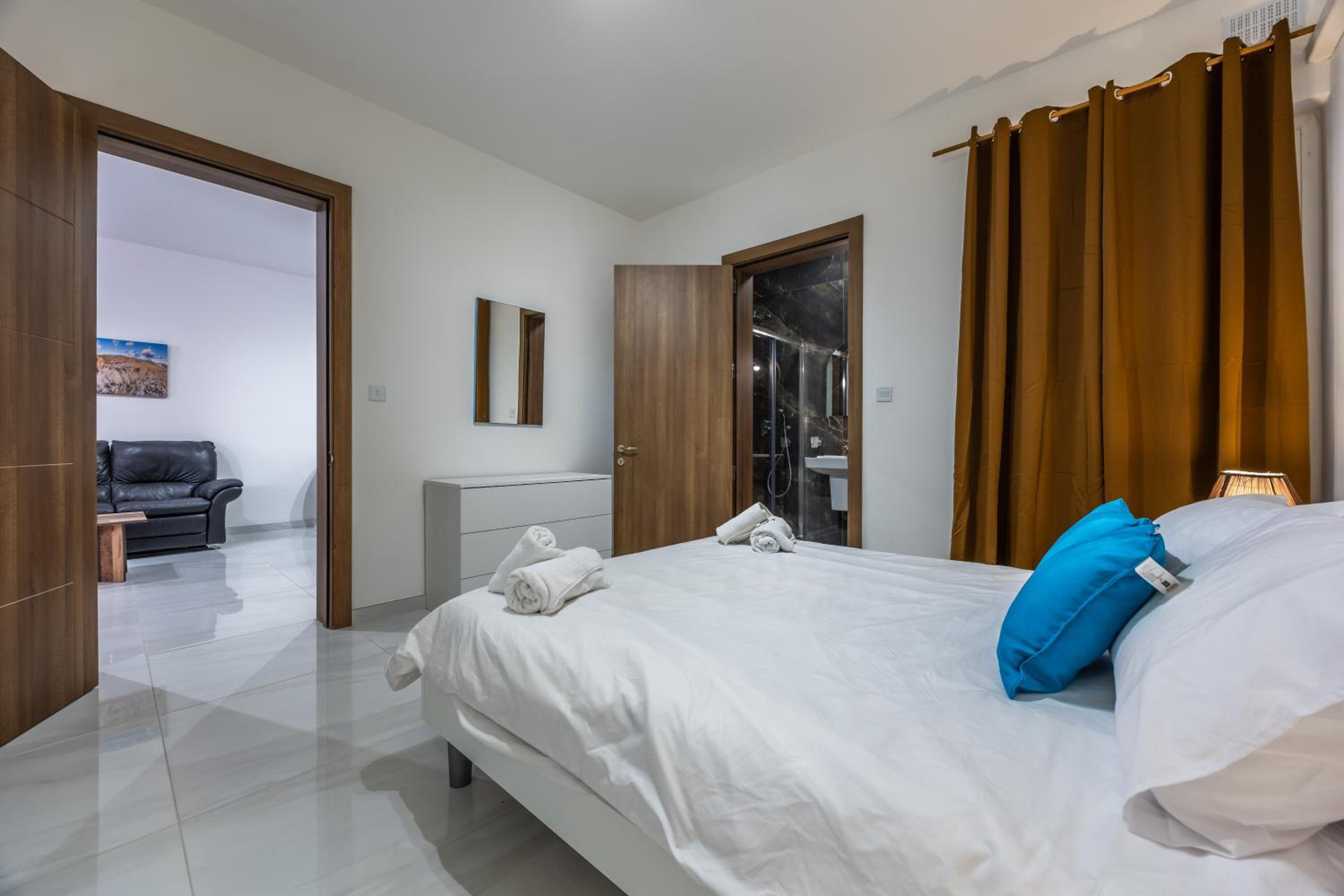 Seabreeze apartment by SF HOMES - meters away from the beach & pools photo 3