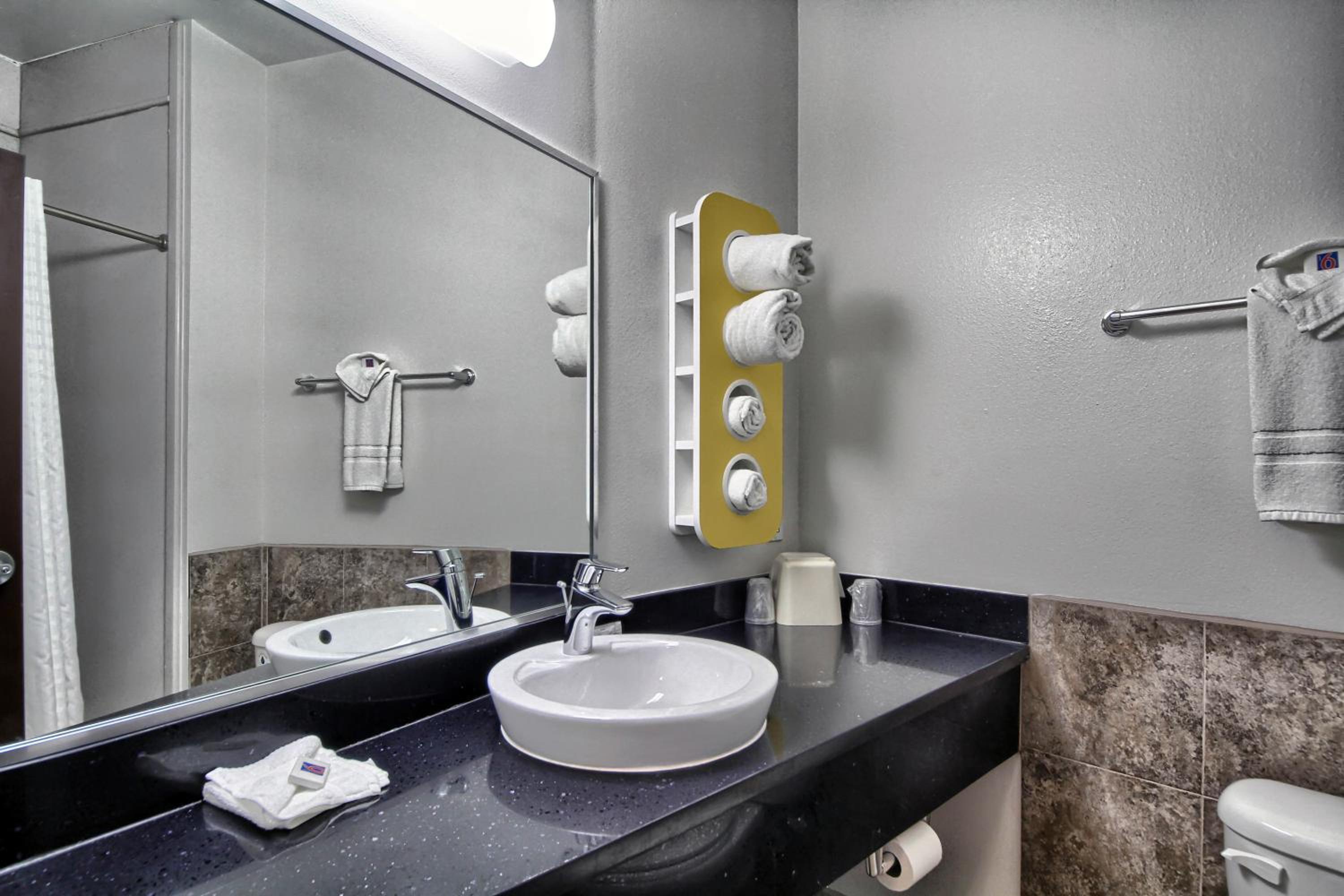 Motel 6-Weslaco, TX - Property Image 5