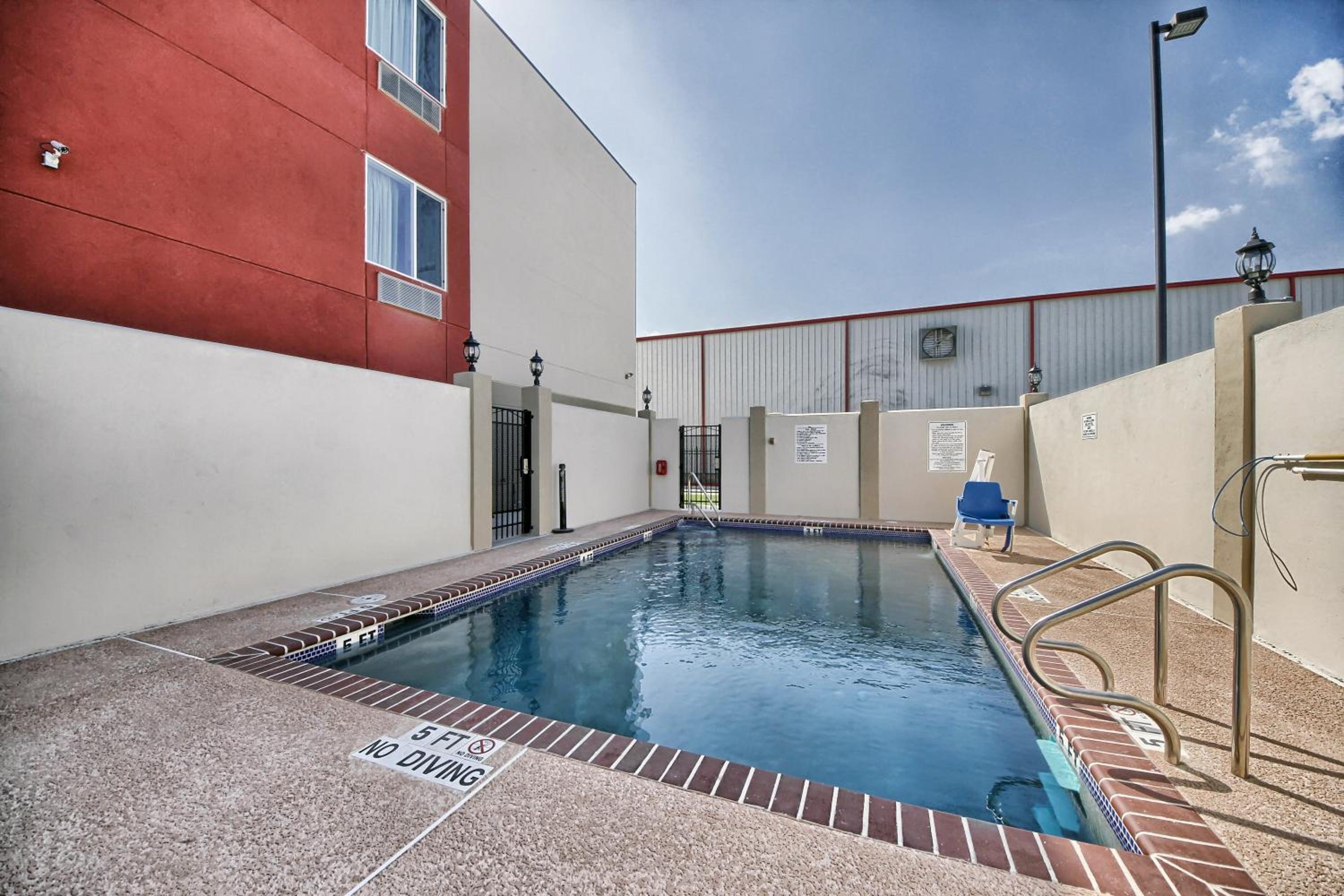 Motel 6-Weslaco, TX - Property Image 3