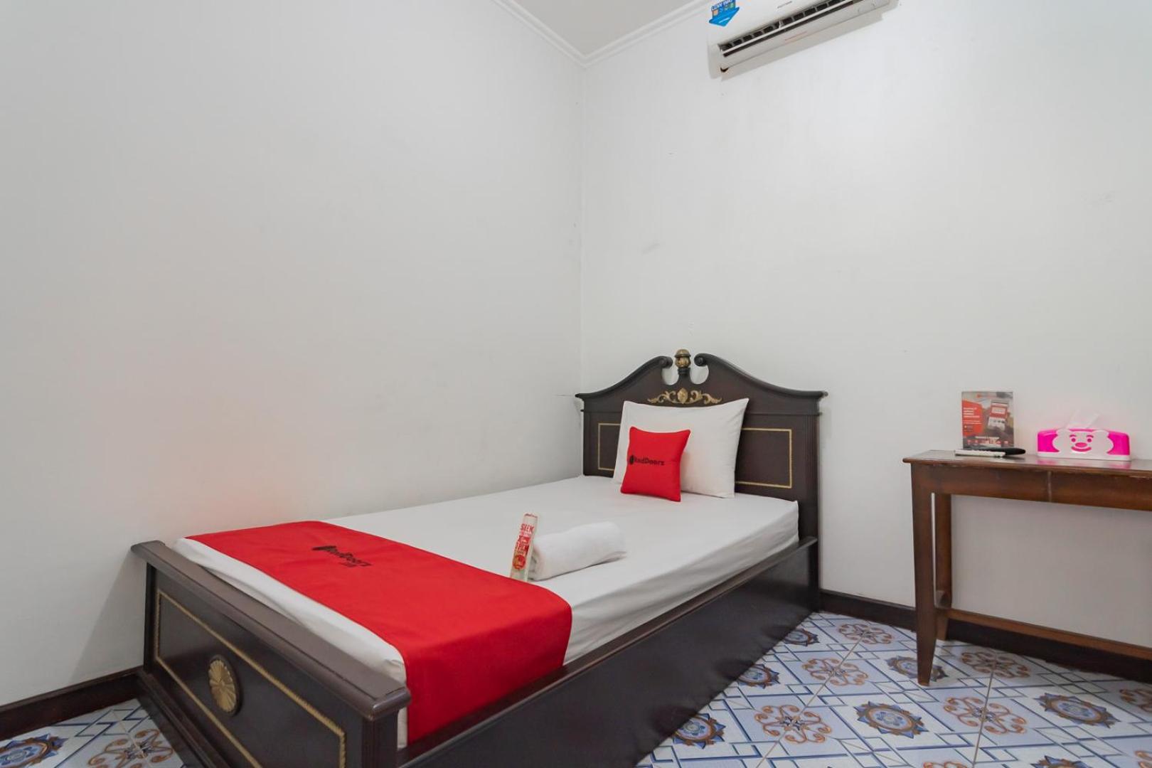 RedDoorz Syariah @ Kolonial Guest House view 5