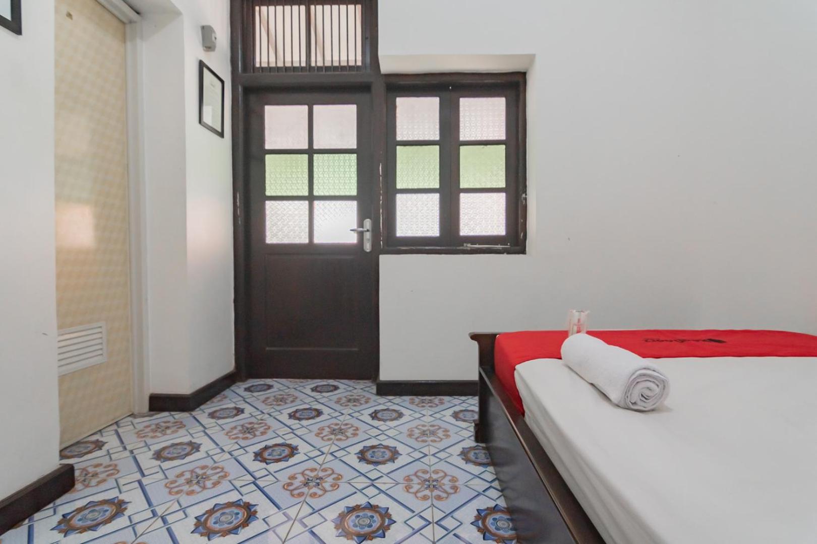 RedDoorz Syariah @ Kolonial Guest House view 3