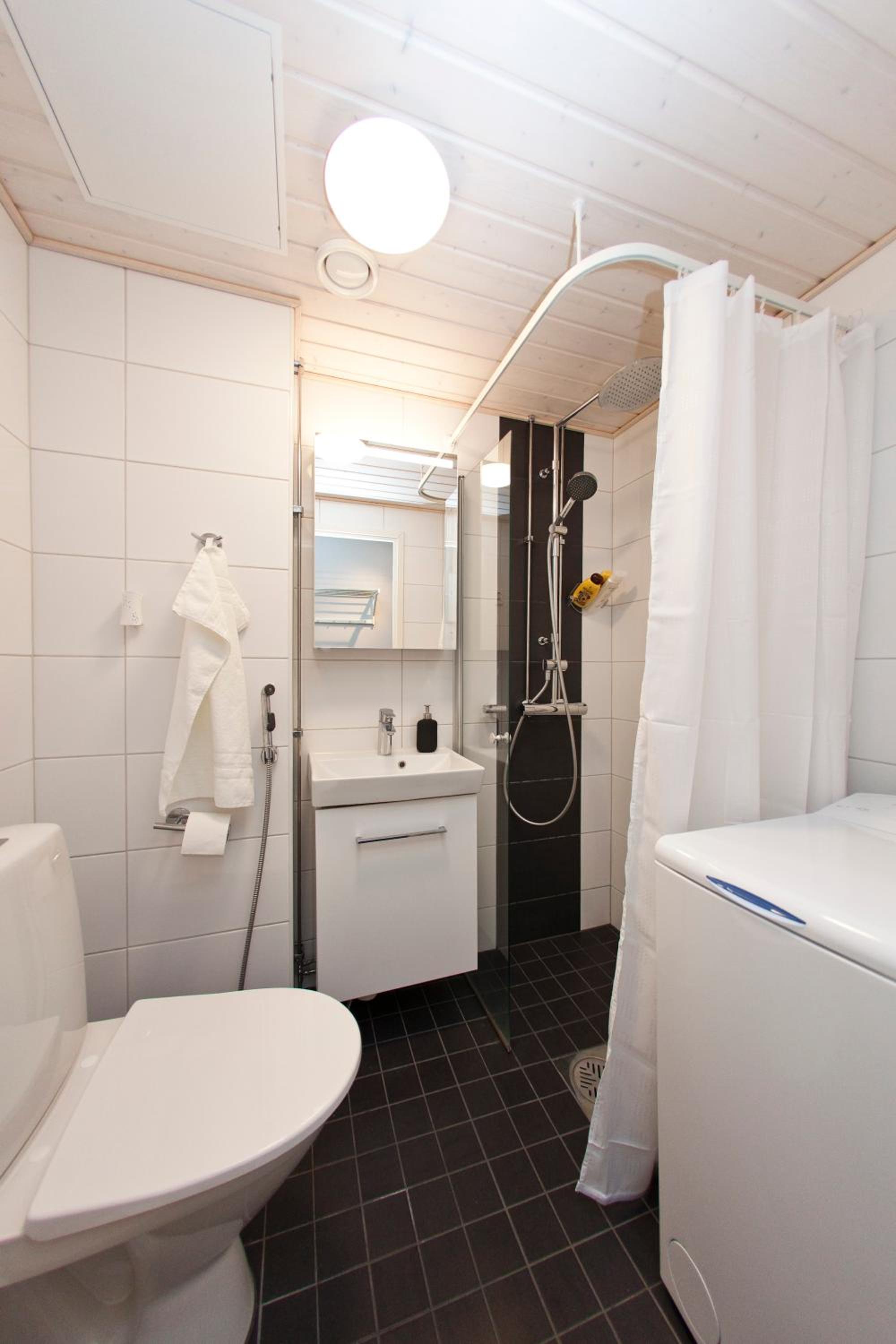 Center located, two-room flat with patio and WiFi view 4