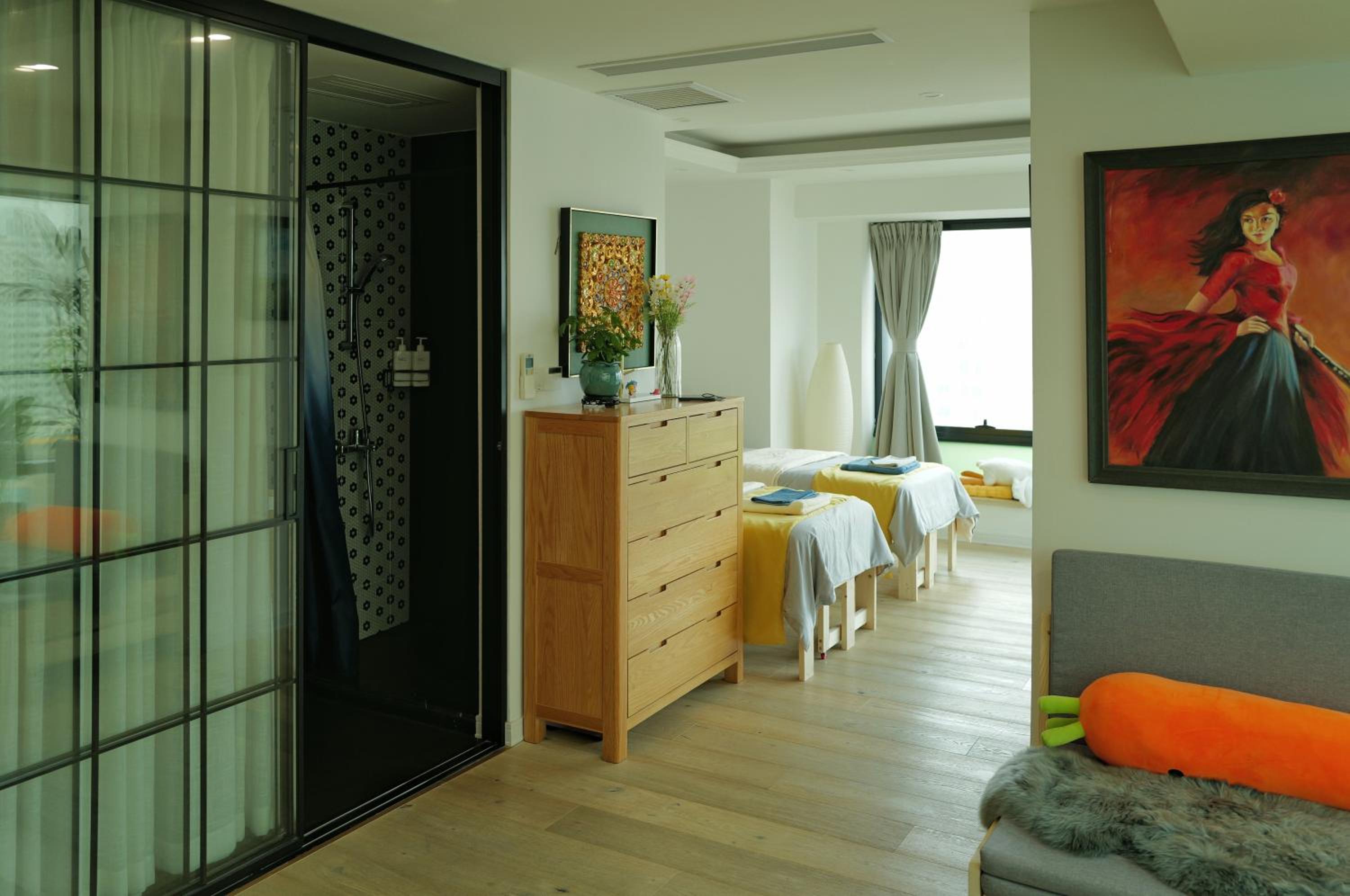 J'an golden room
