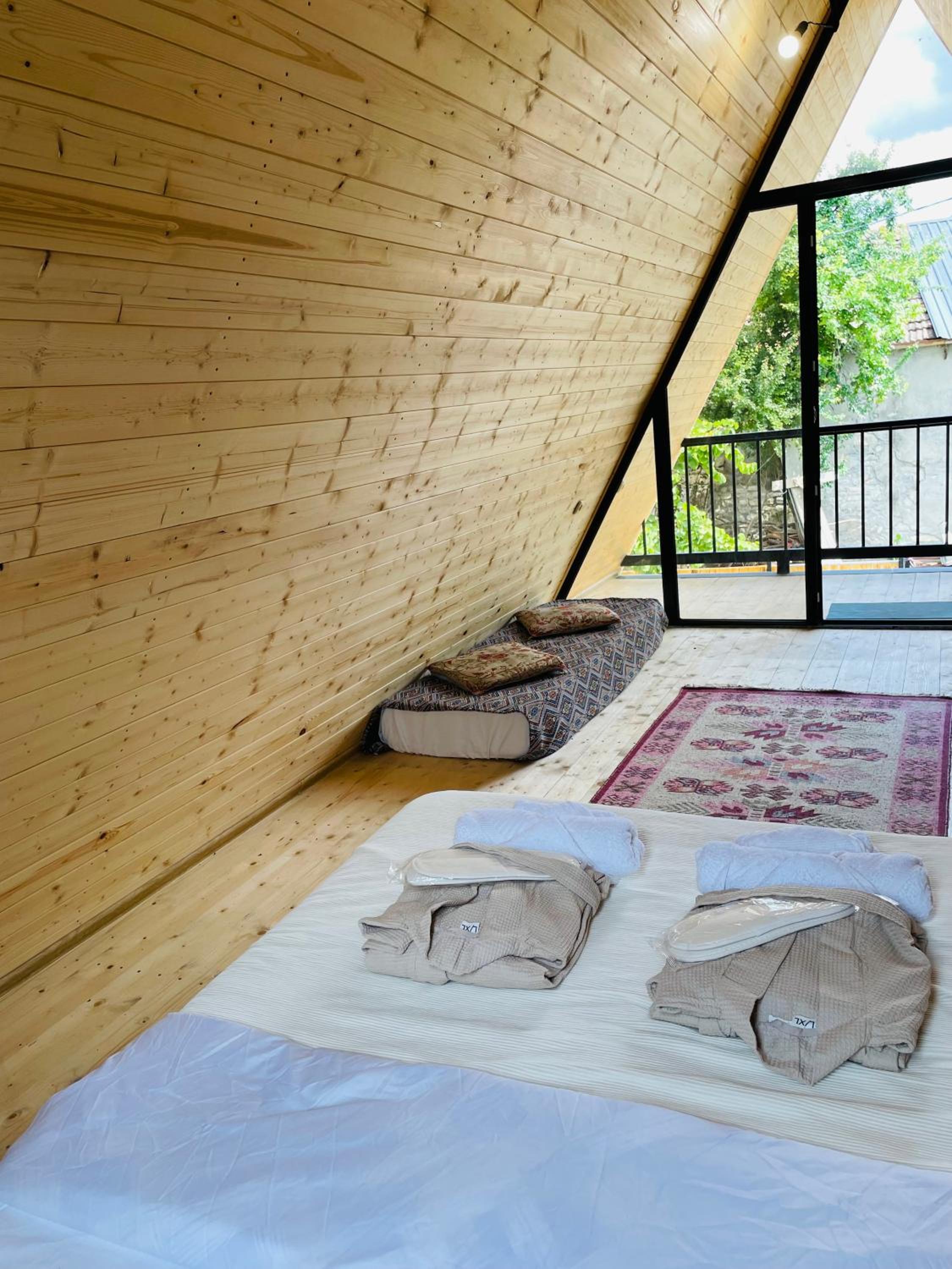 Mountain Cottage - Ananuri