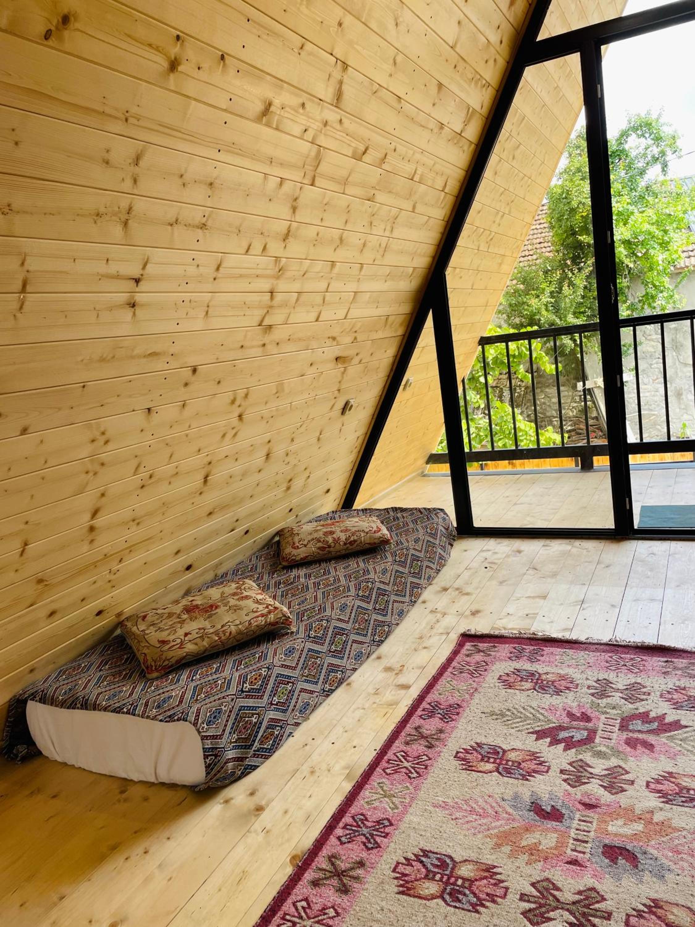 Mountain Cottage - Ananuri