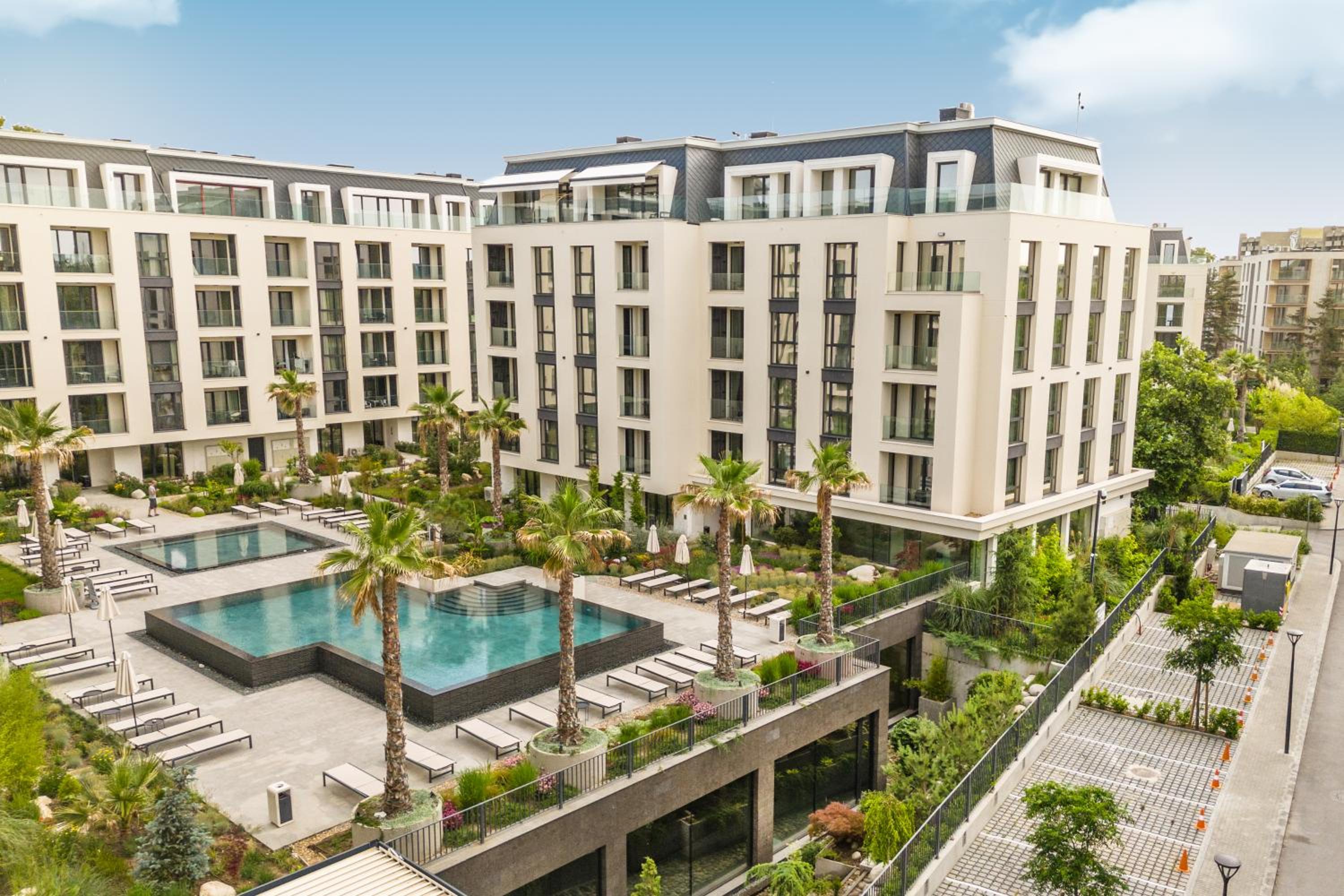 Azur Premium Resort