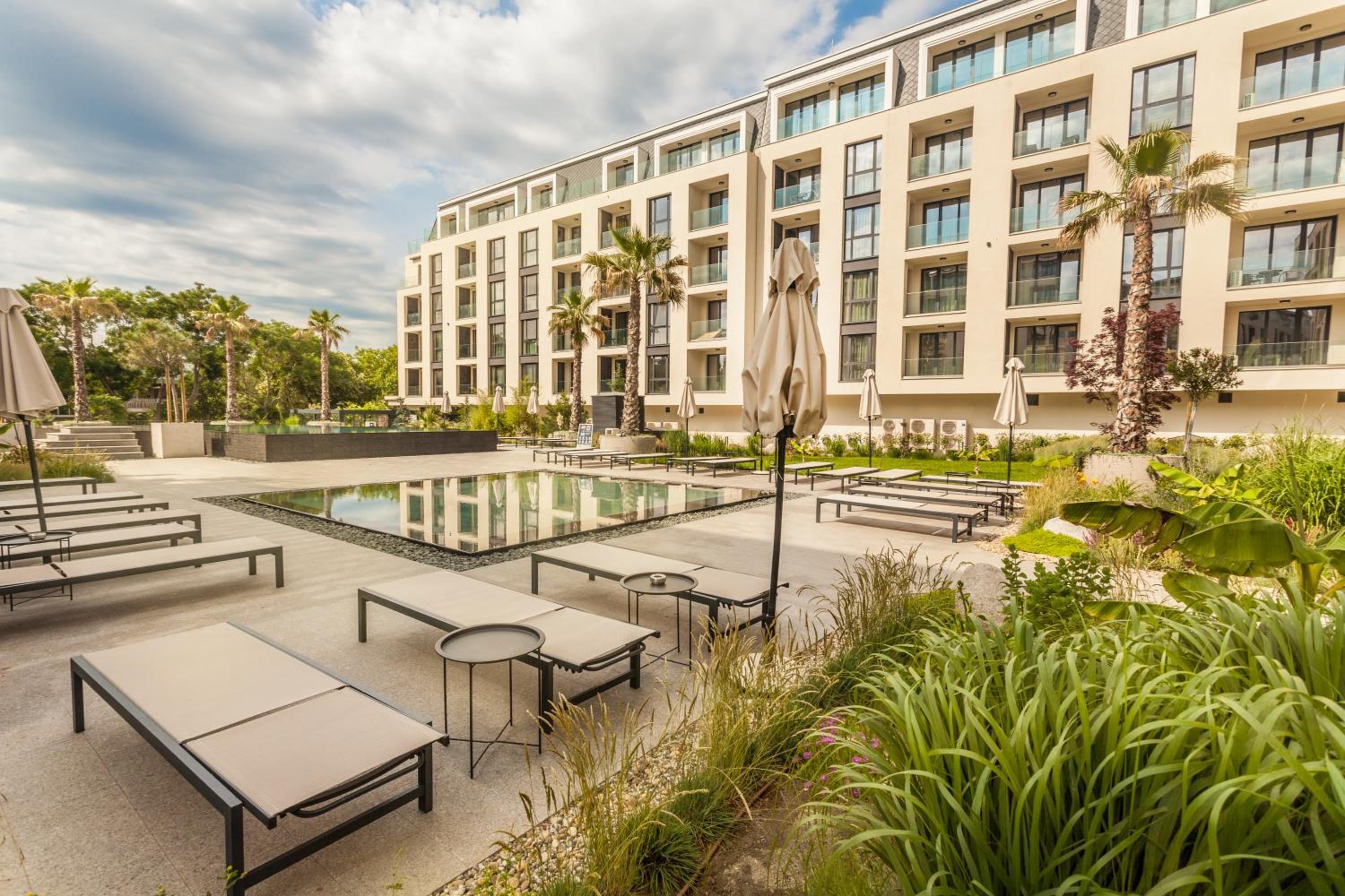 Azur Premium Resort
