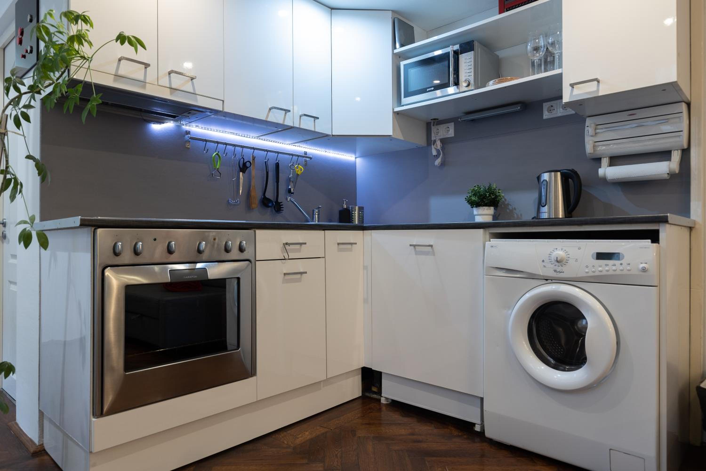 Red Fusion Apartment