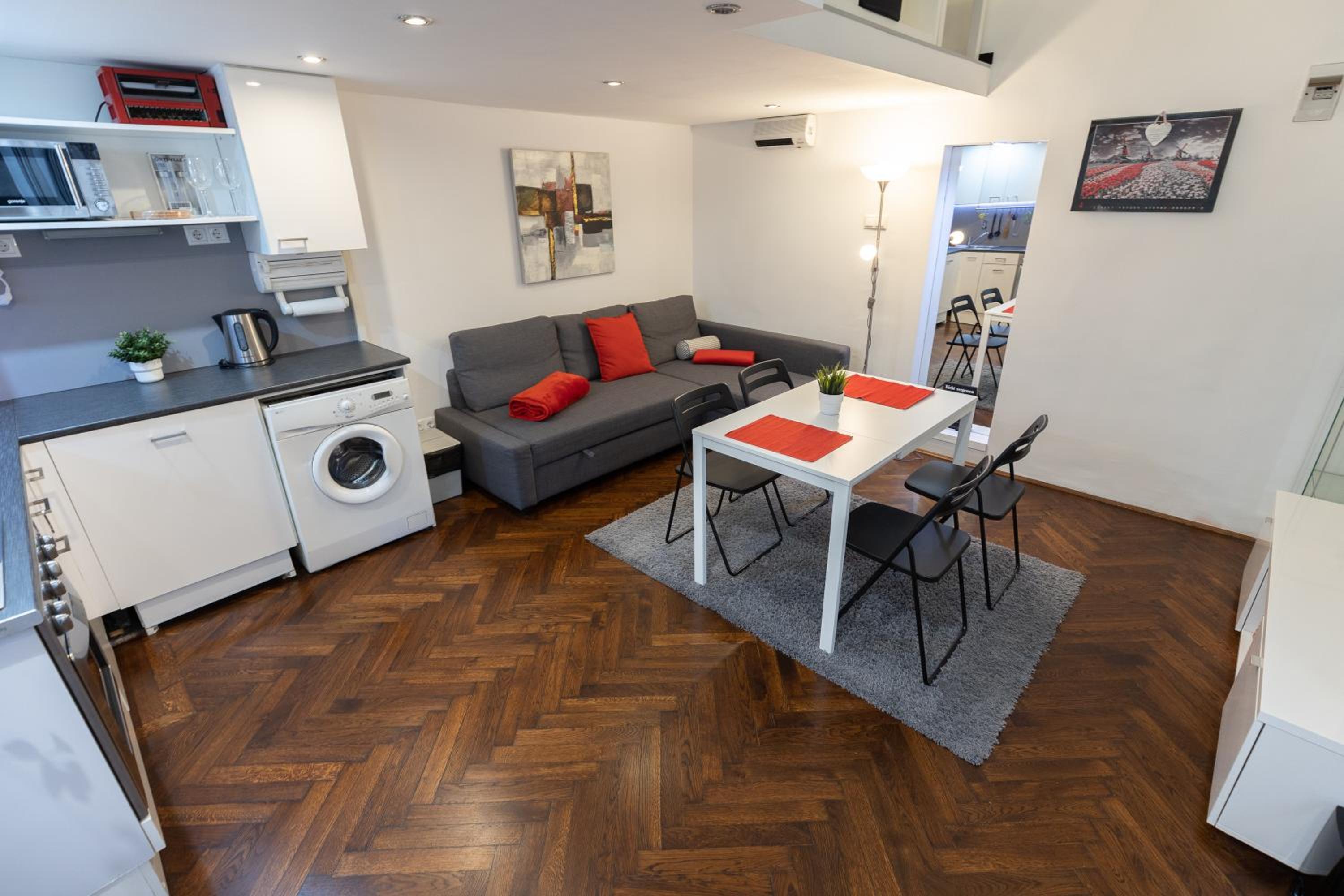 Red Fusion Apartment