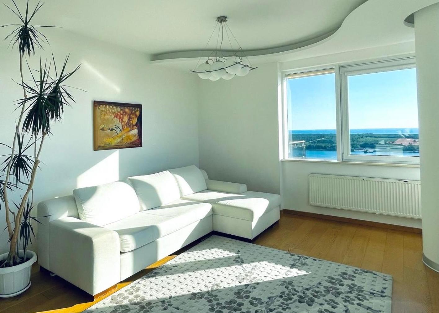 25-th Floor Sea View Apartment view 5