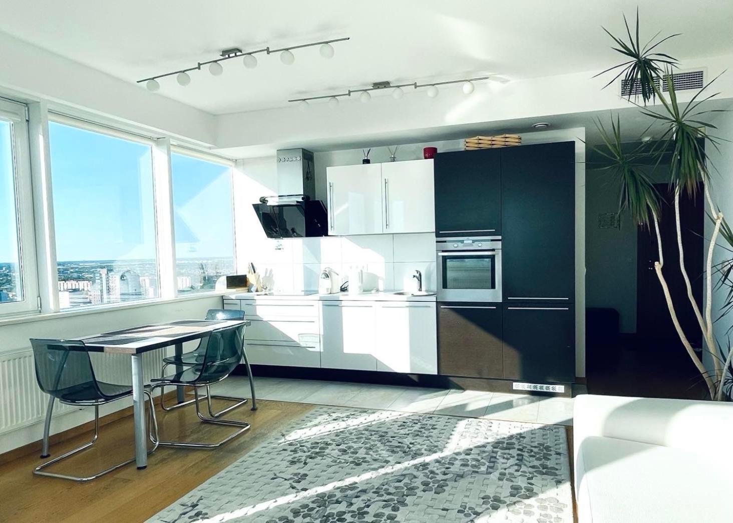 25-th Floor Sea View Apartment view 4