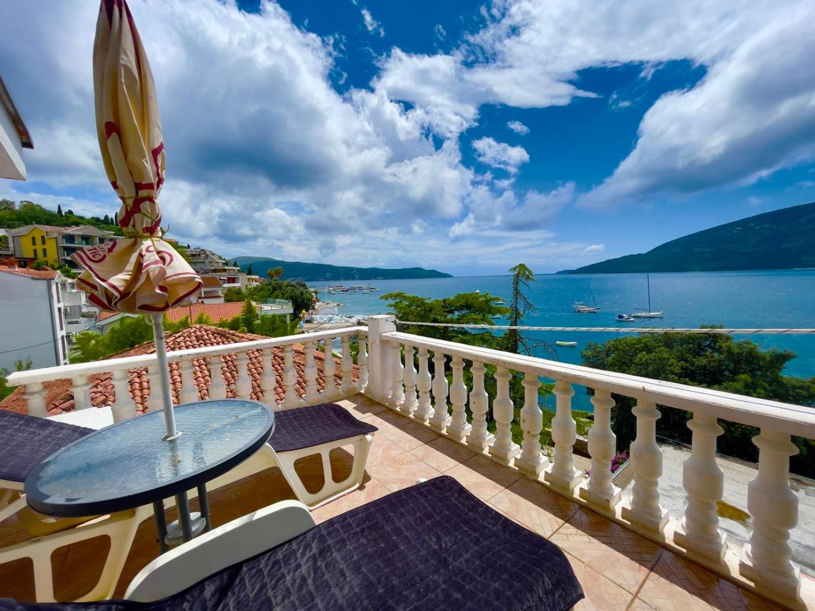 First Line Beachfront Apartment Sea View Terrace free wifi view 2
