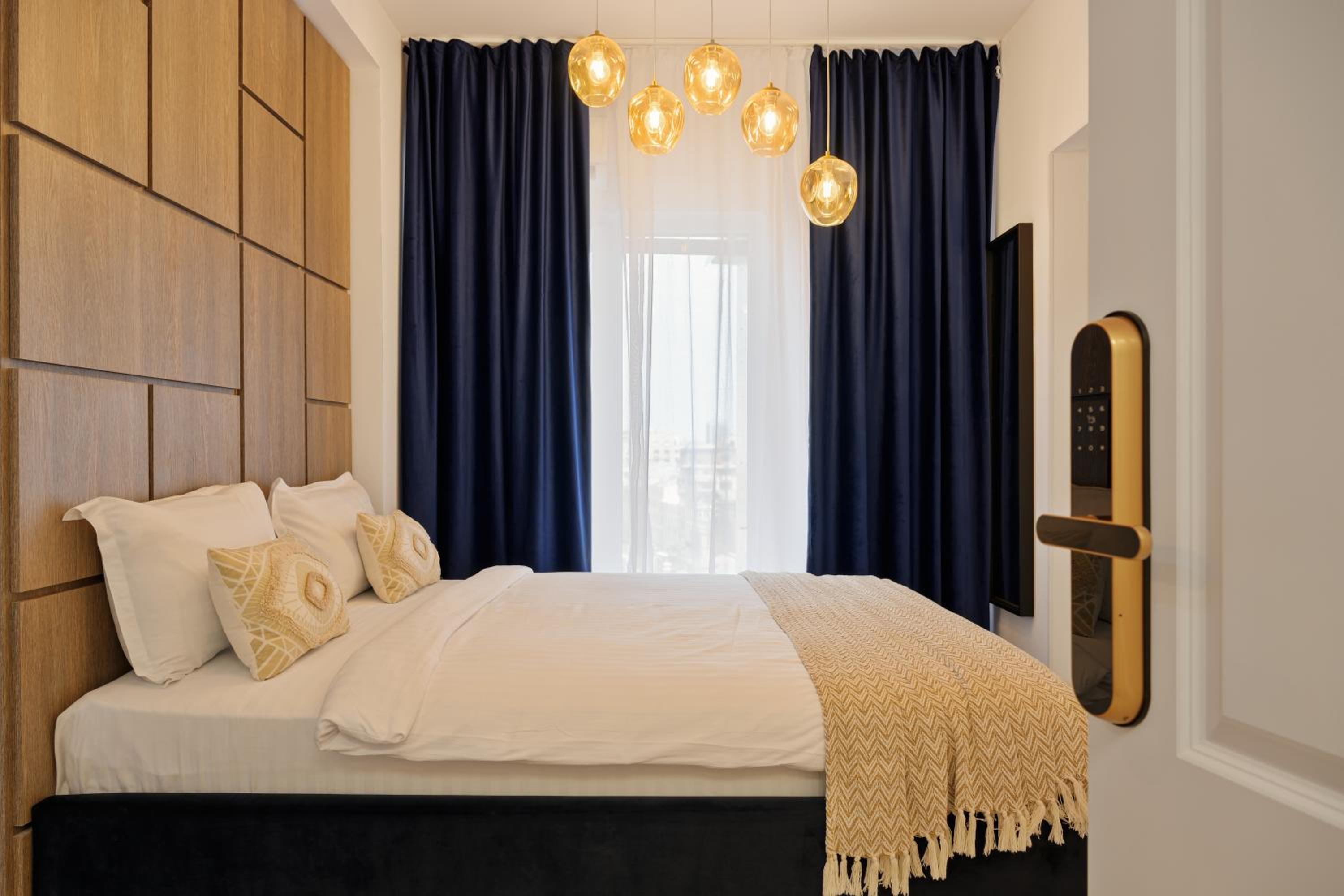 Royal - Luxury Apartment B - Old City - Victoriei view 3