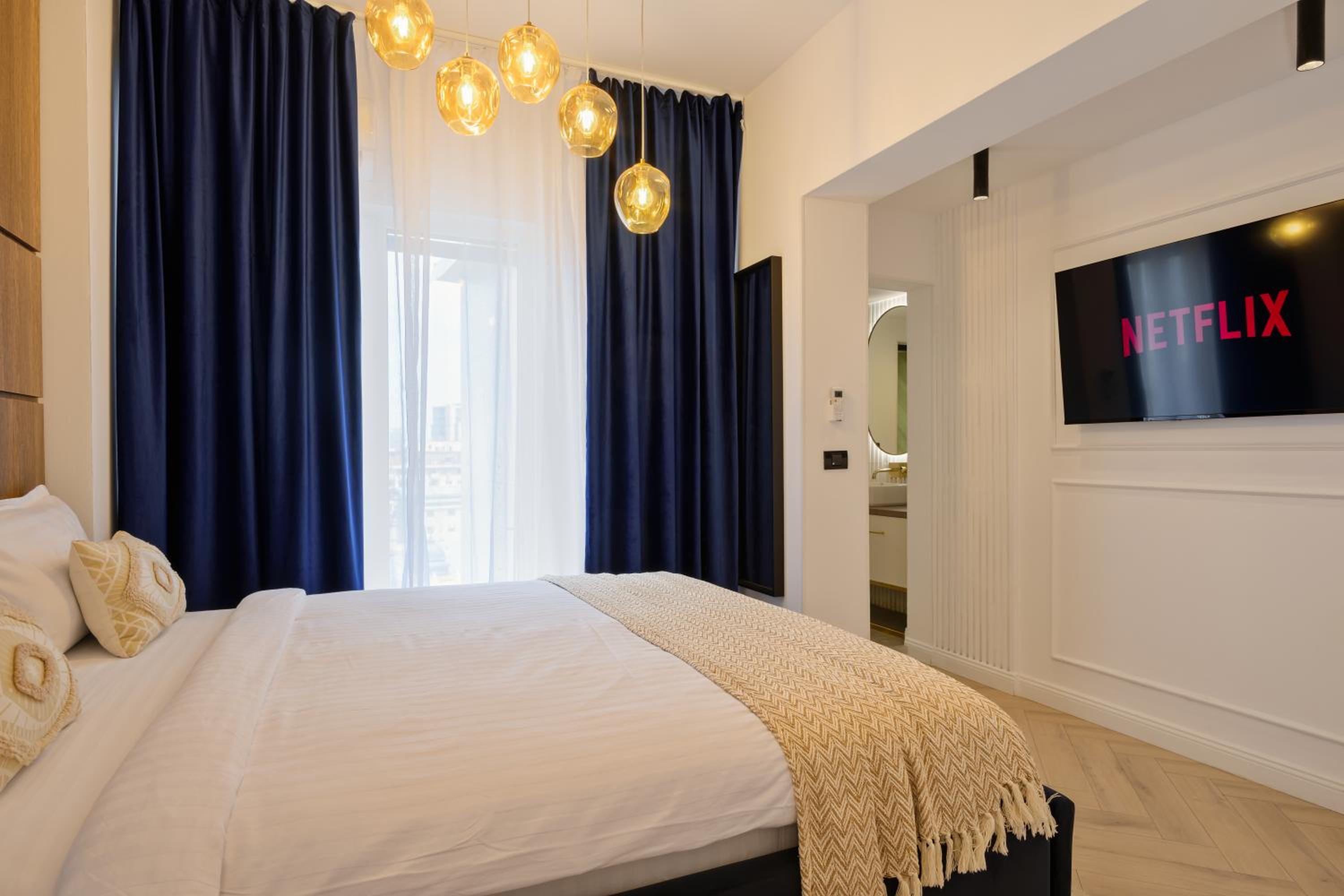 Royal - Luxury Apartment B - Old City - Victoriei view 5