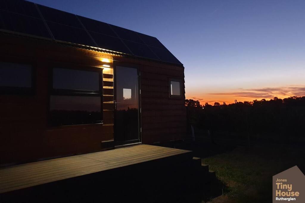 Jones Winery Tiny House on the Vineyard, Rutherglen - Off Grid