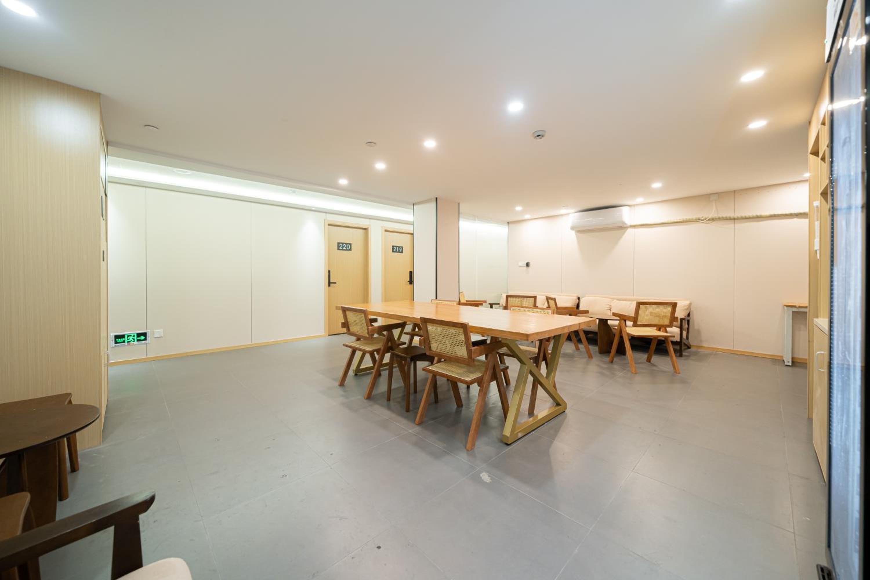 Denpa Inn - Zhenbei Subway Station Meichuan Road Pedestrian Street Branch