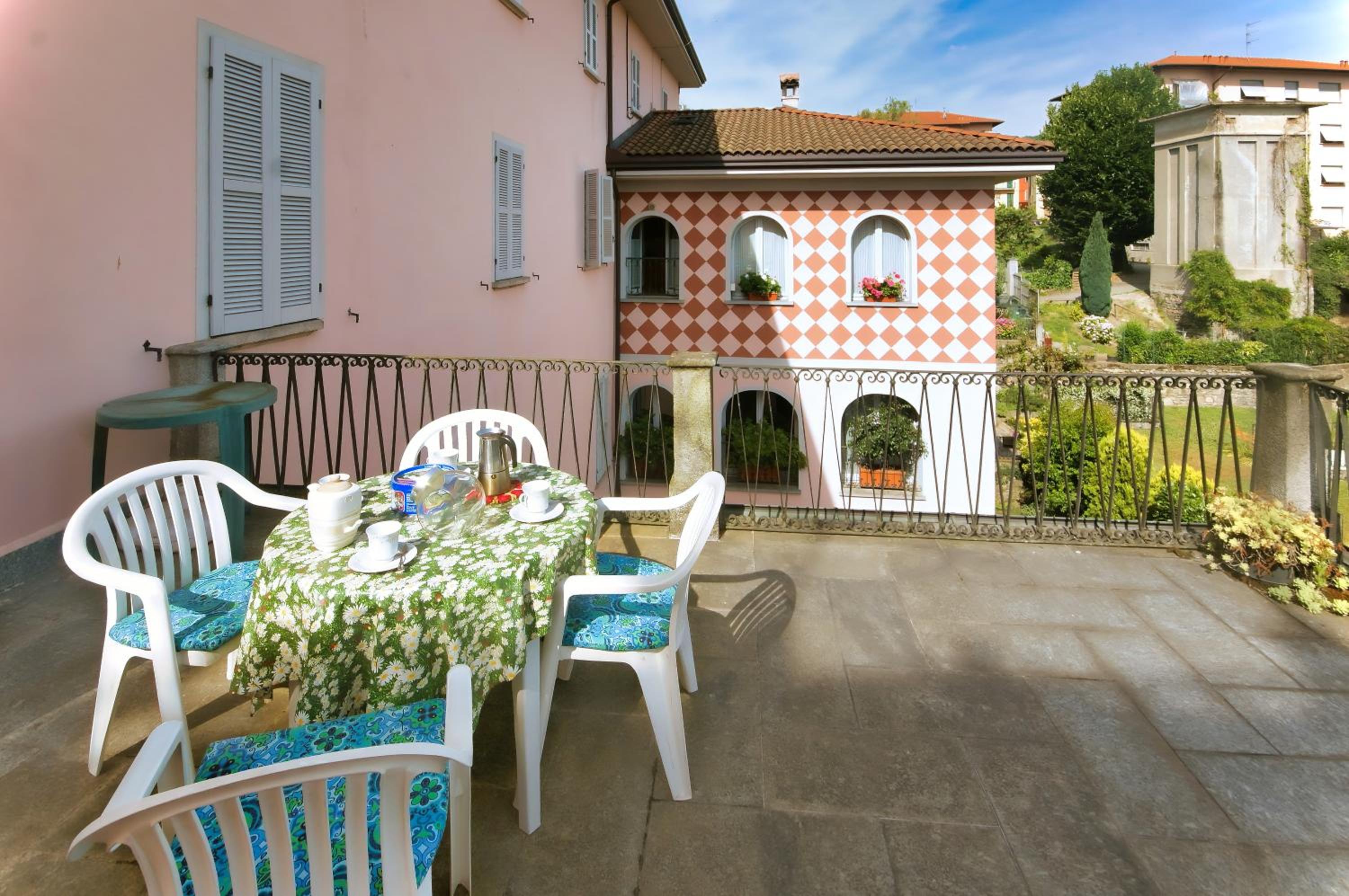 CASA DEI POETI LEOPARDI - Two-Room Apartment with Terrace and Partial Lake View view 2