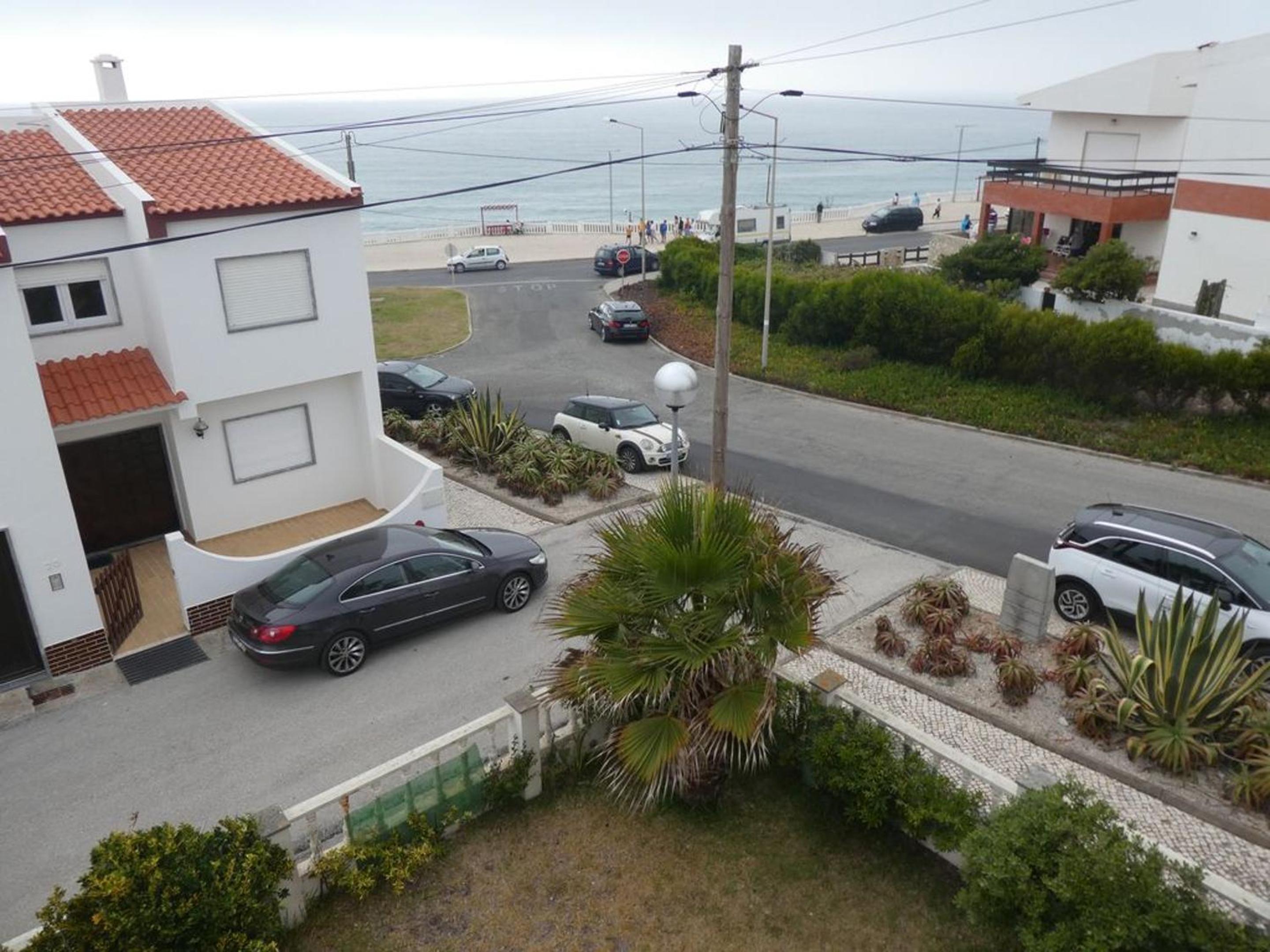 Family house with sea view in A dos Cunhados