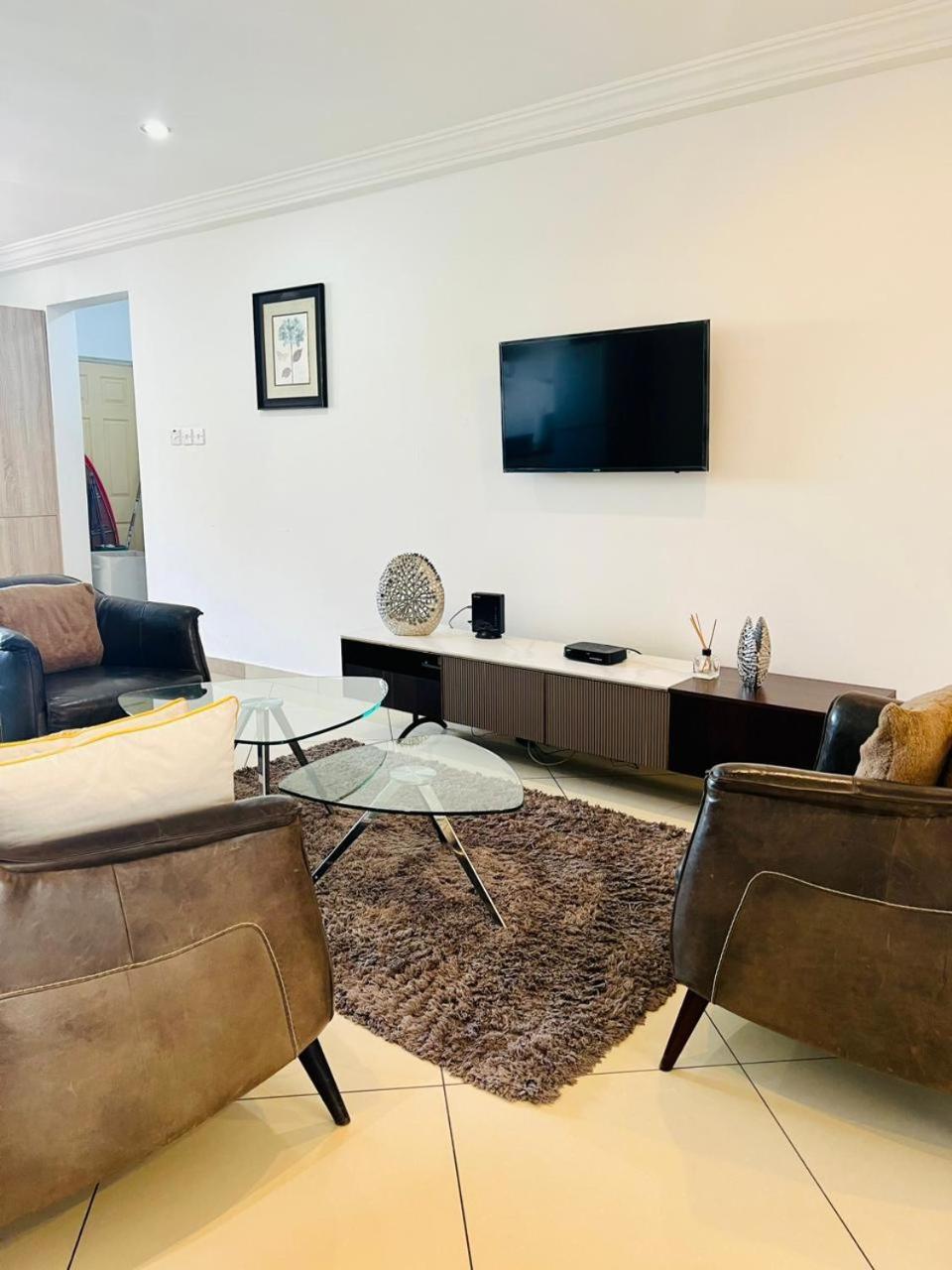 Hovah Luxury's 2BR Apt, Clifton Court, Shiashie view 5