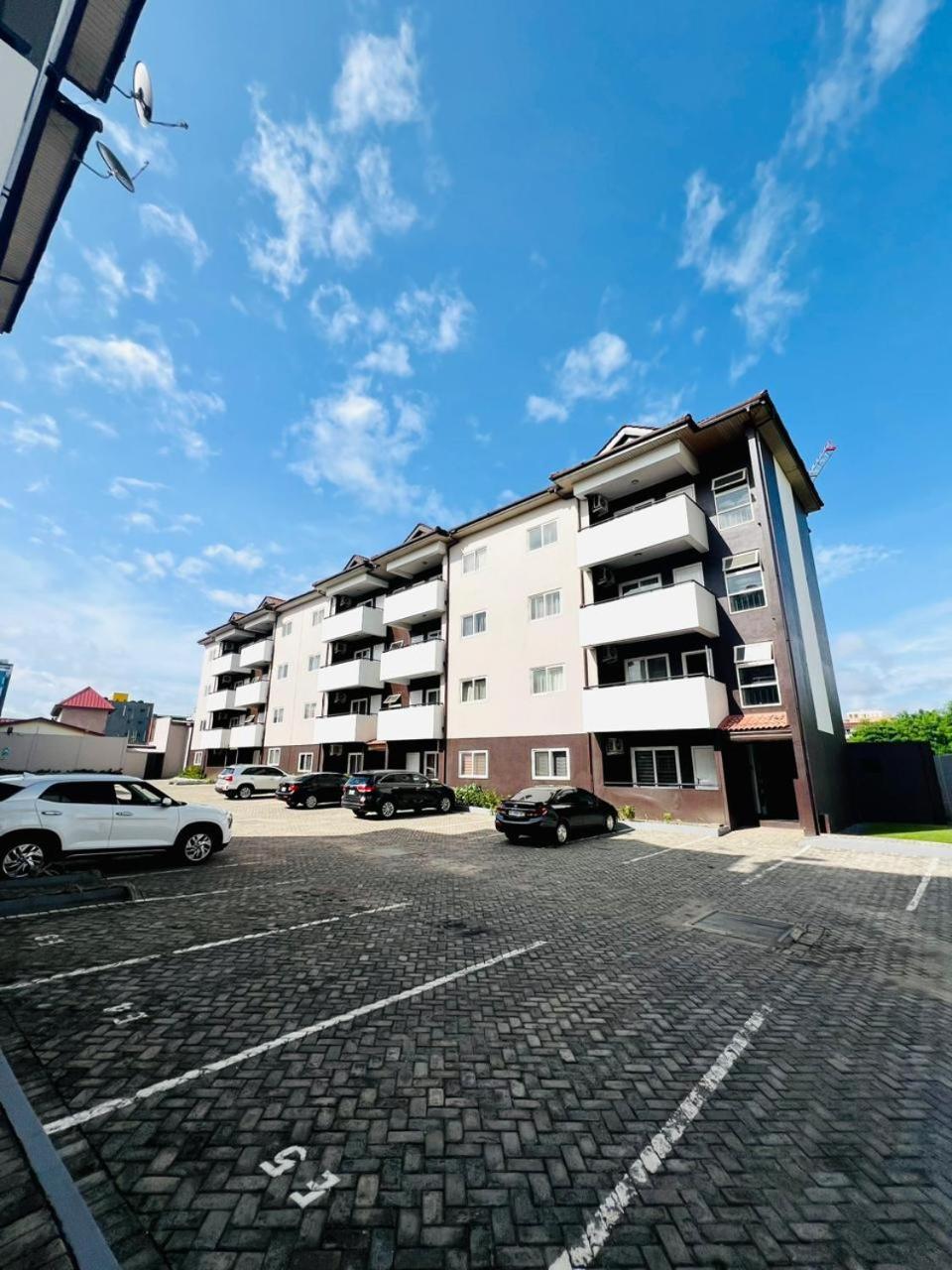 Hovah Luxury's 2BR Apt, Clifton Court, Shiashie view 4