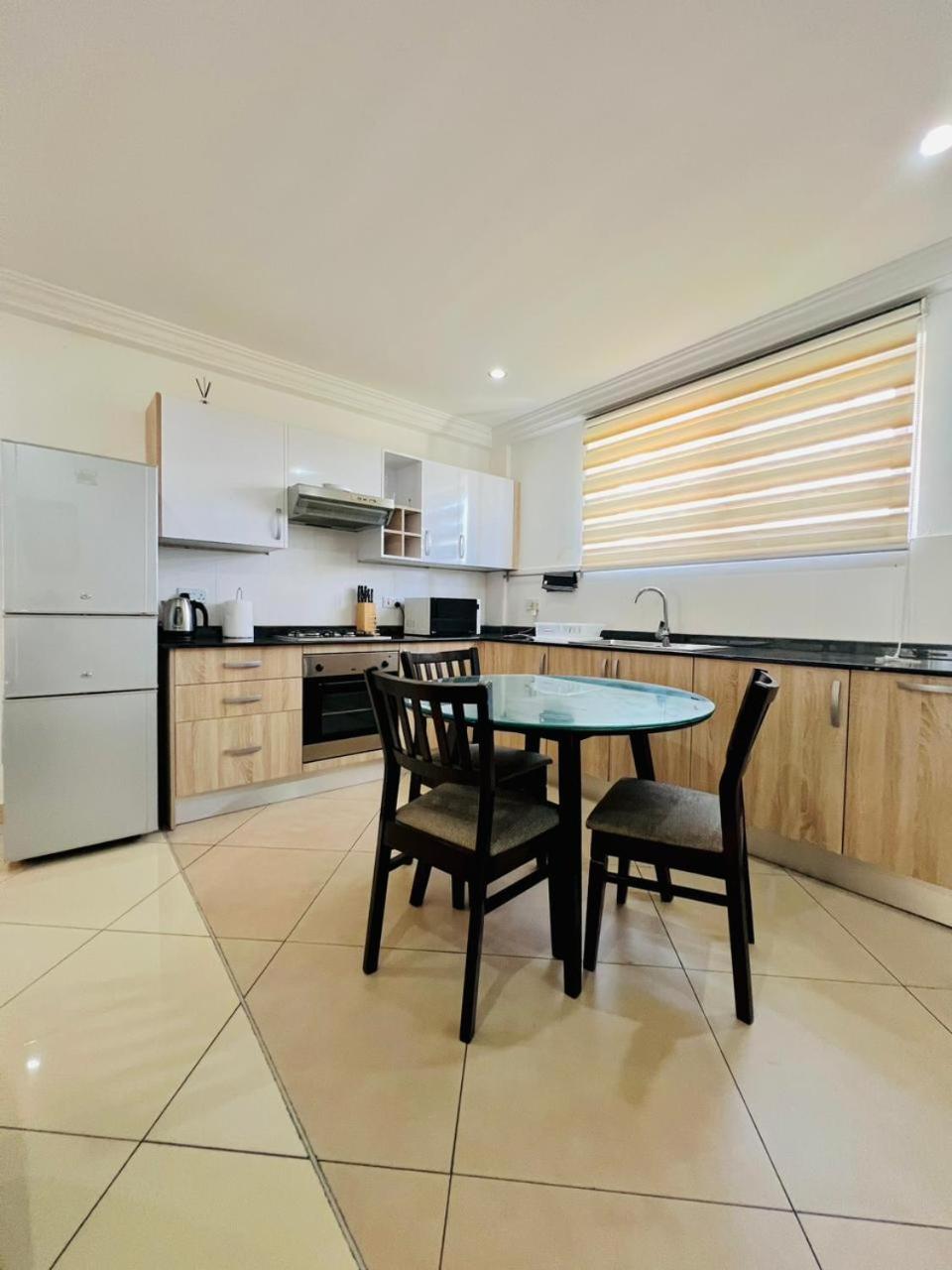 Hovah Luxury's 2BR Apt, Clifton Court, Shiashie view 2