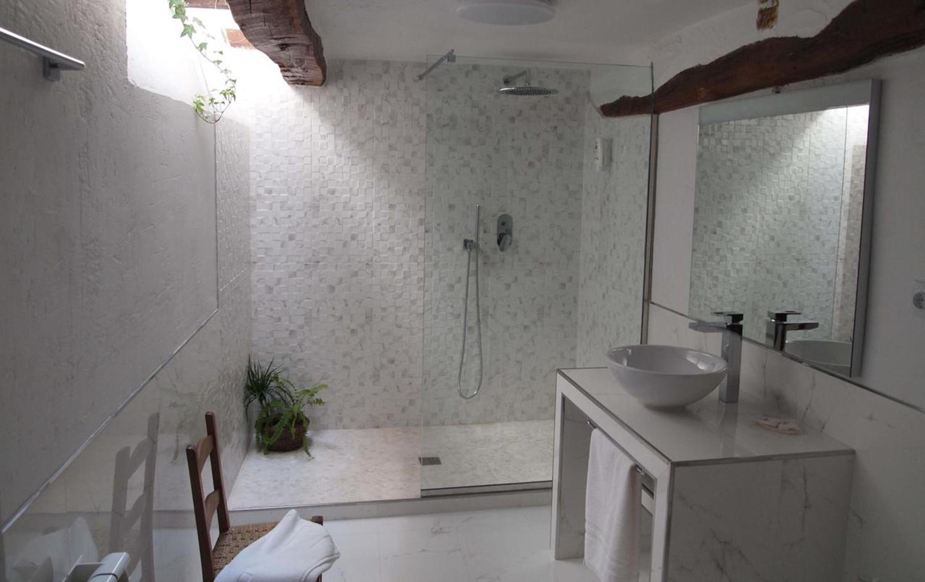 Charming House in Villasur de Herreros with Lake View