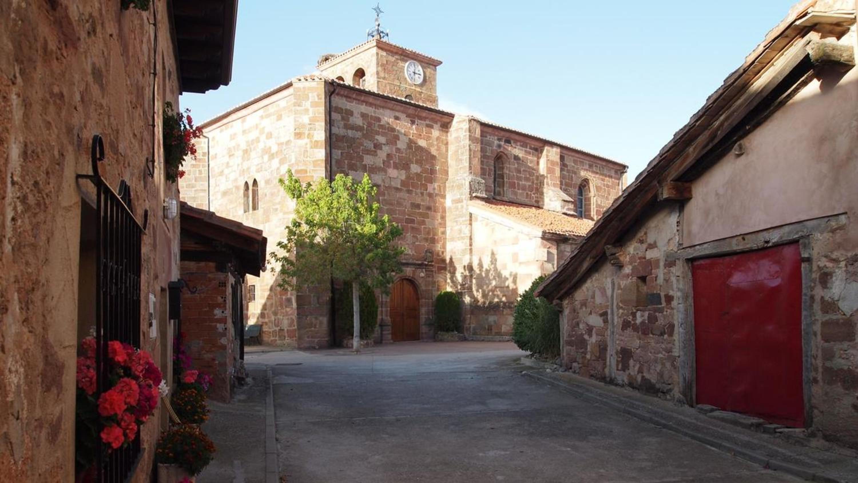 Charming House in Villasur de Herreros with Lake View