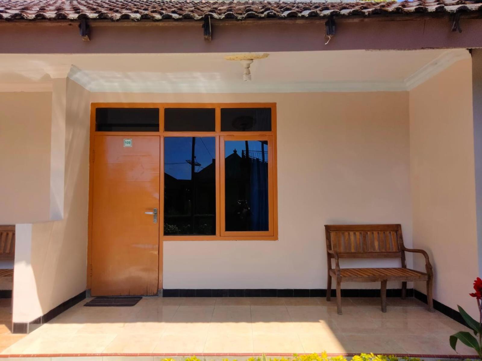 Km 31 Sujono Guesthouse