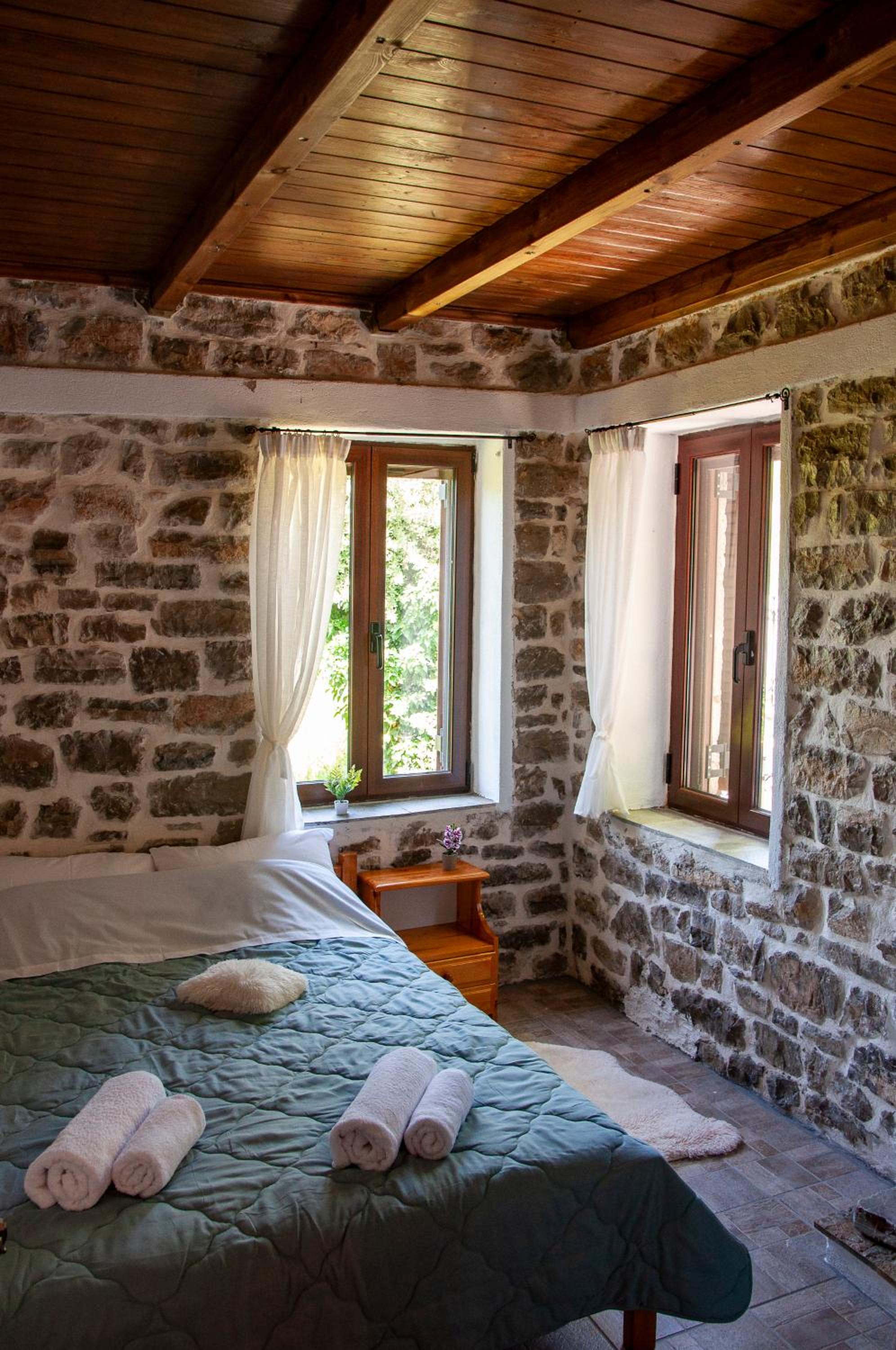 Stone gem with 2 bedrooms at the Mountain view 2