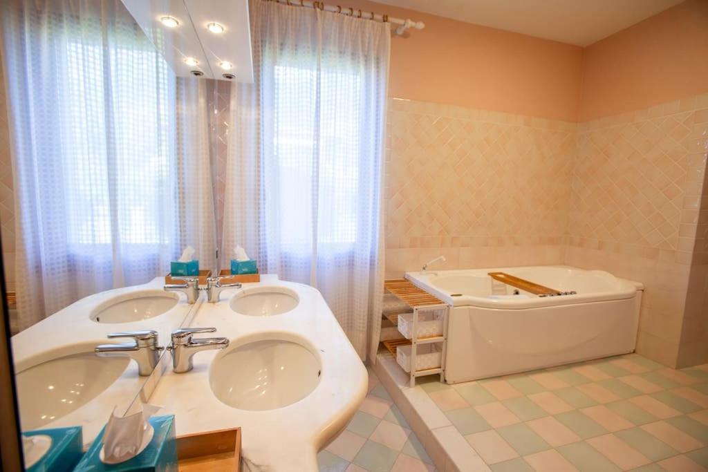 Villa Acqua Blu Gorgeous villa with ample garden photo 4