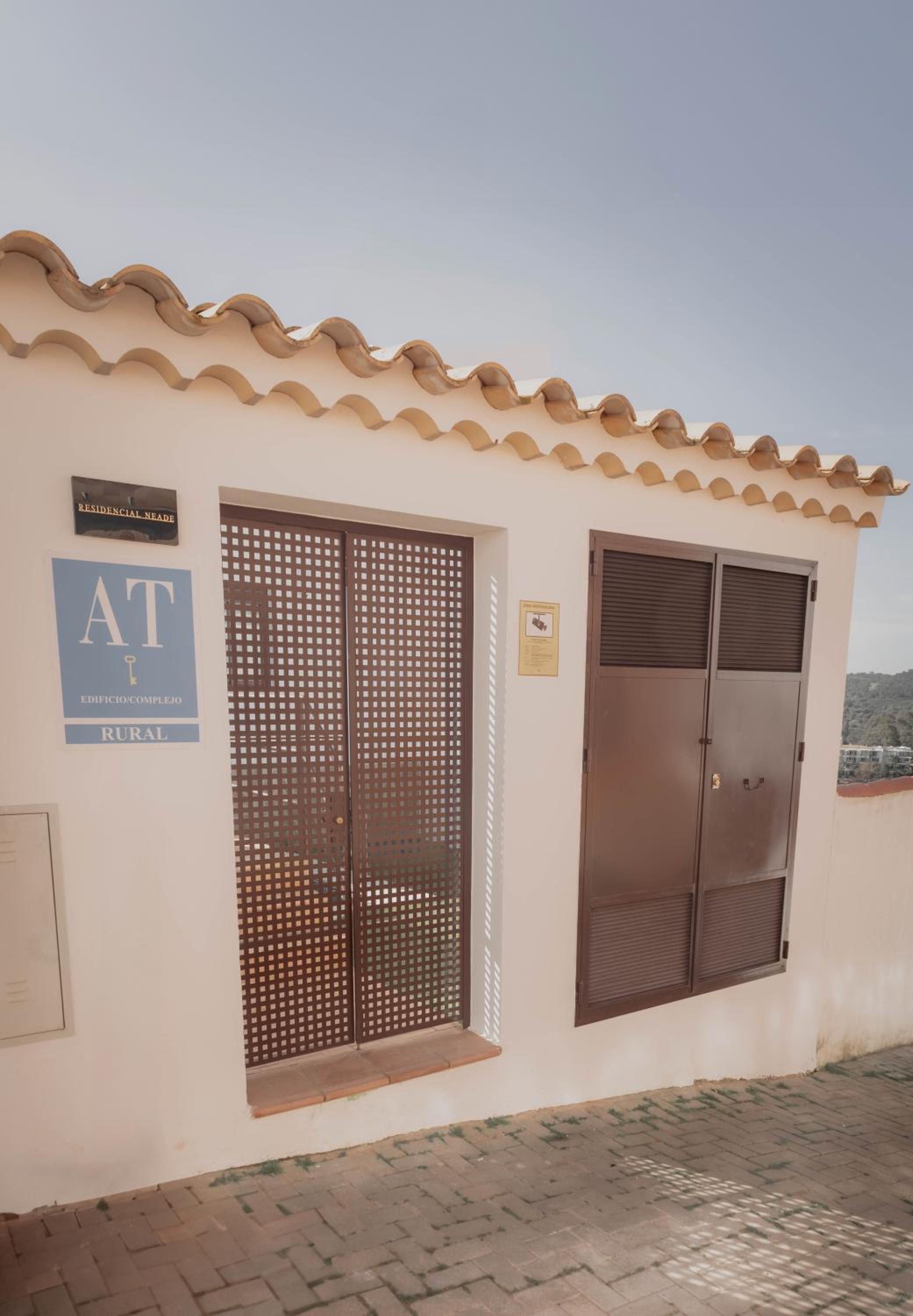 Neade Residencial Suites