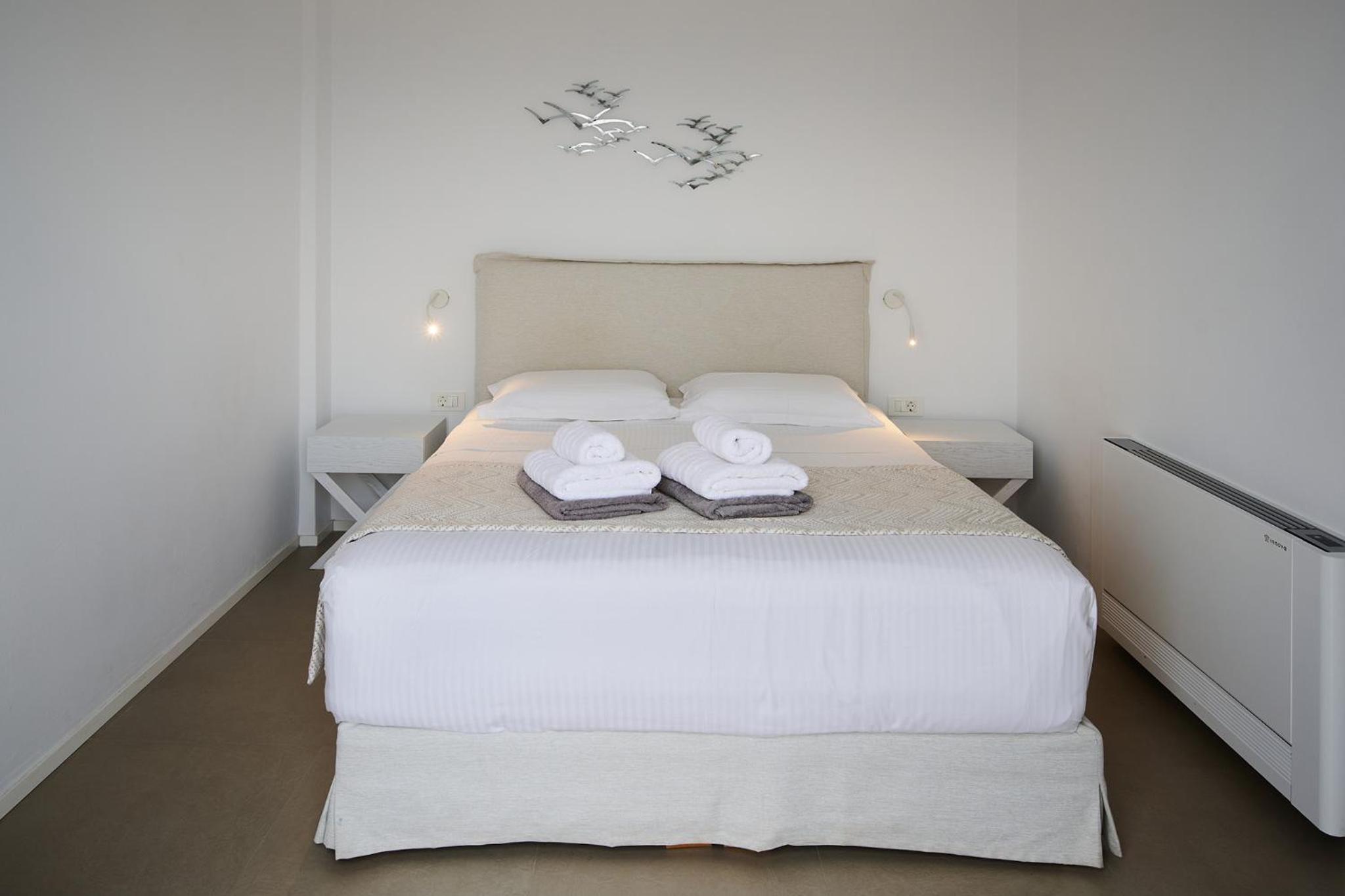 Kymo Luxury Suites Paros — 10