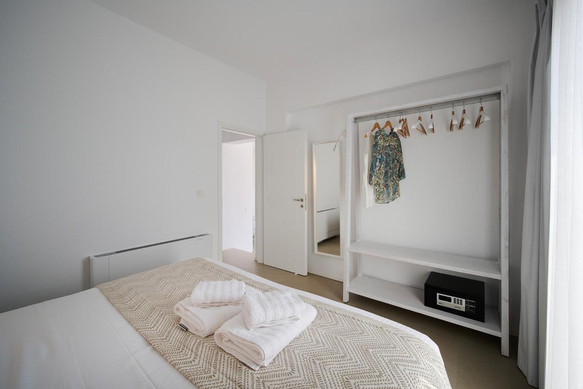 Kymo Luxury Suites Paros — 11