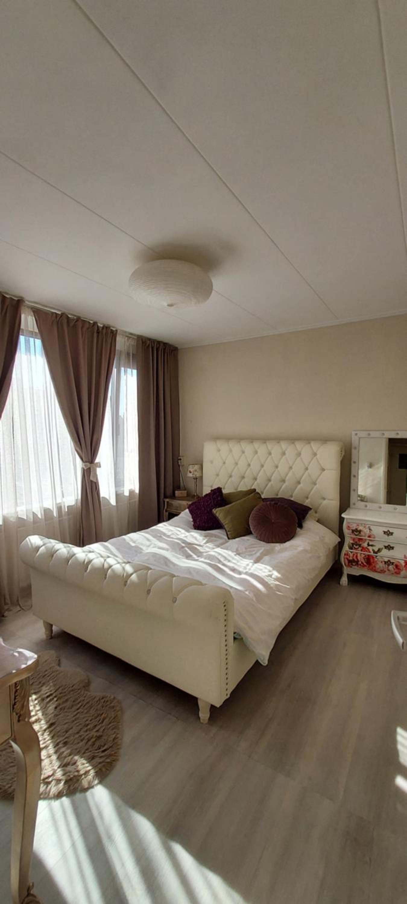 Cozy room in host house near Rotterdam