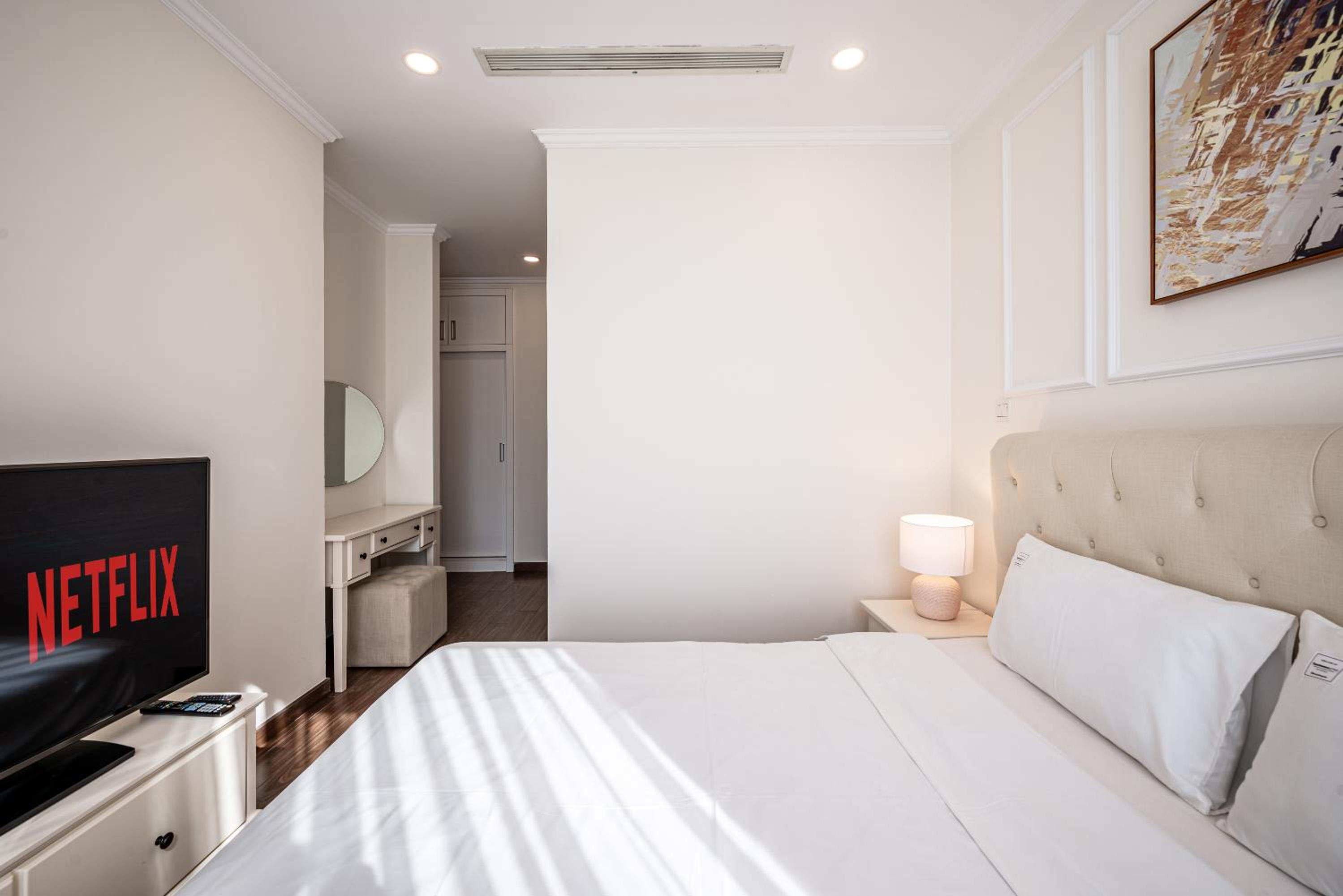 CR Concept Serviced Apartment - Vinhomes and Landmark 81