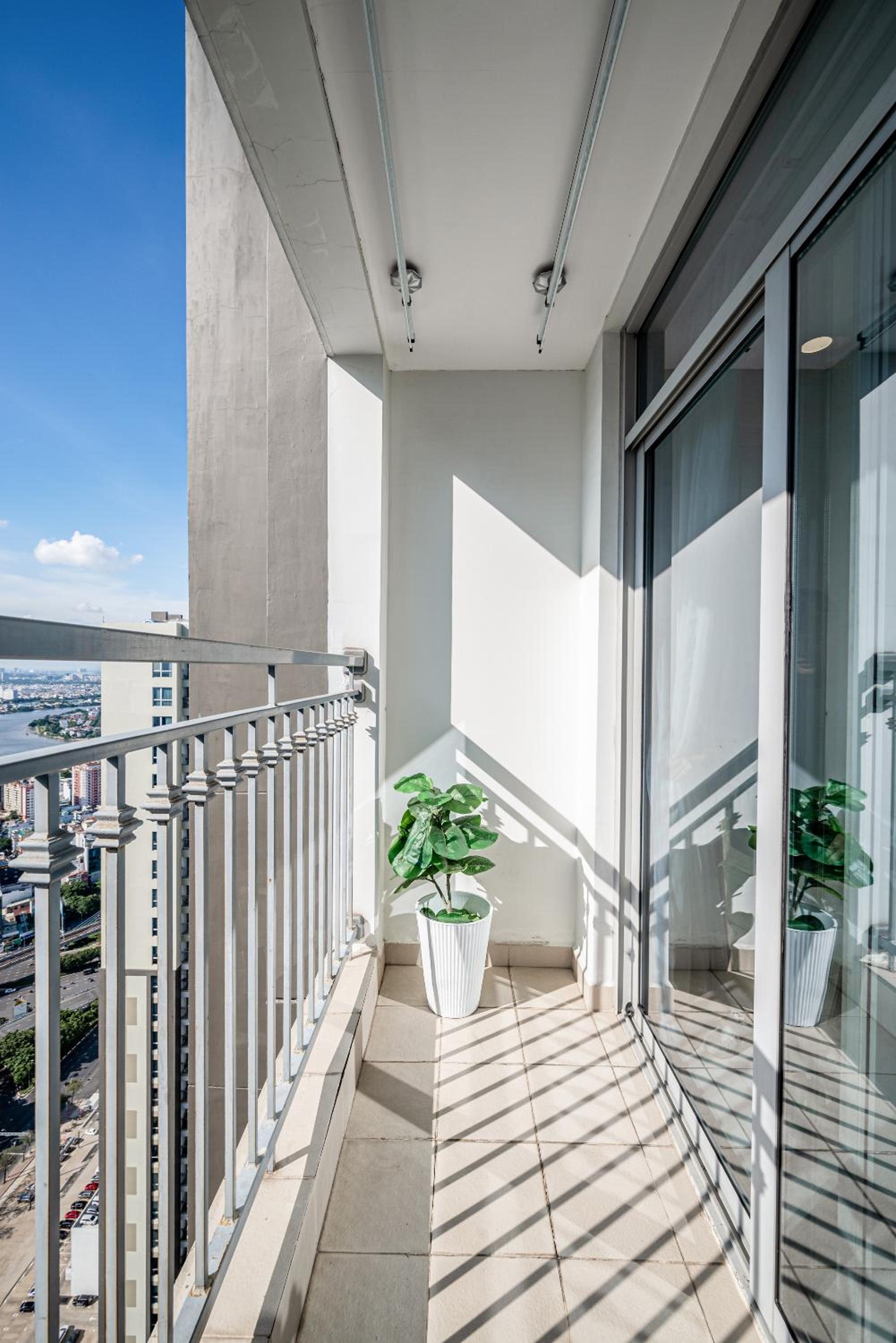CR Concept Serviced Apartment - Vinhomes and Landmark 81
