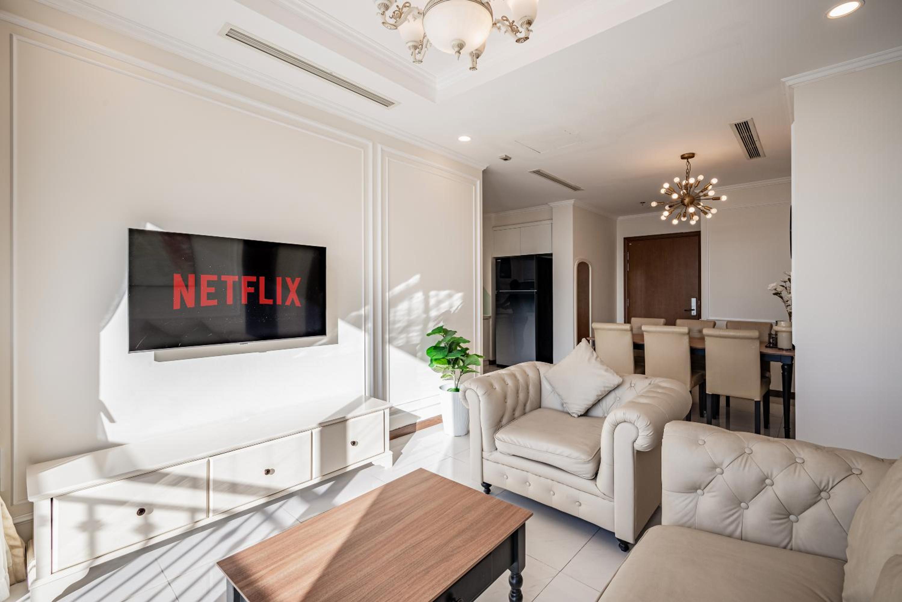 CR Concept Serviced Apartment - Vinhomes and Landmark 81