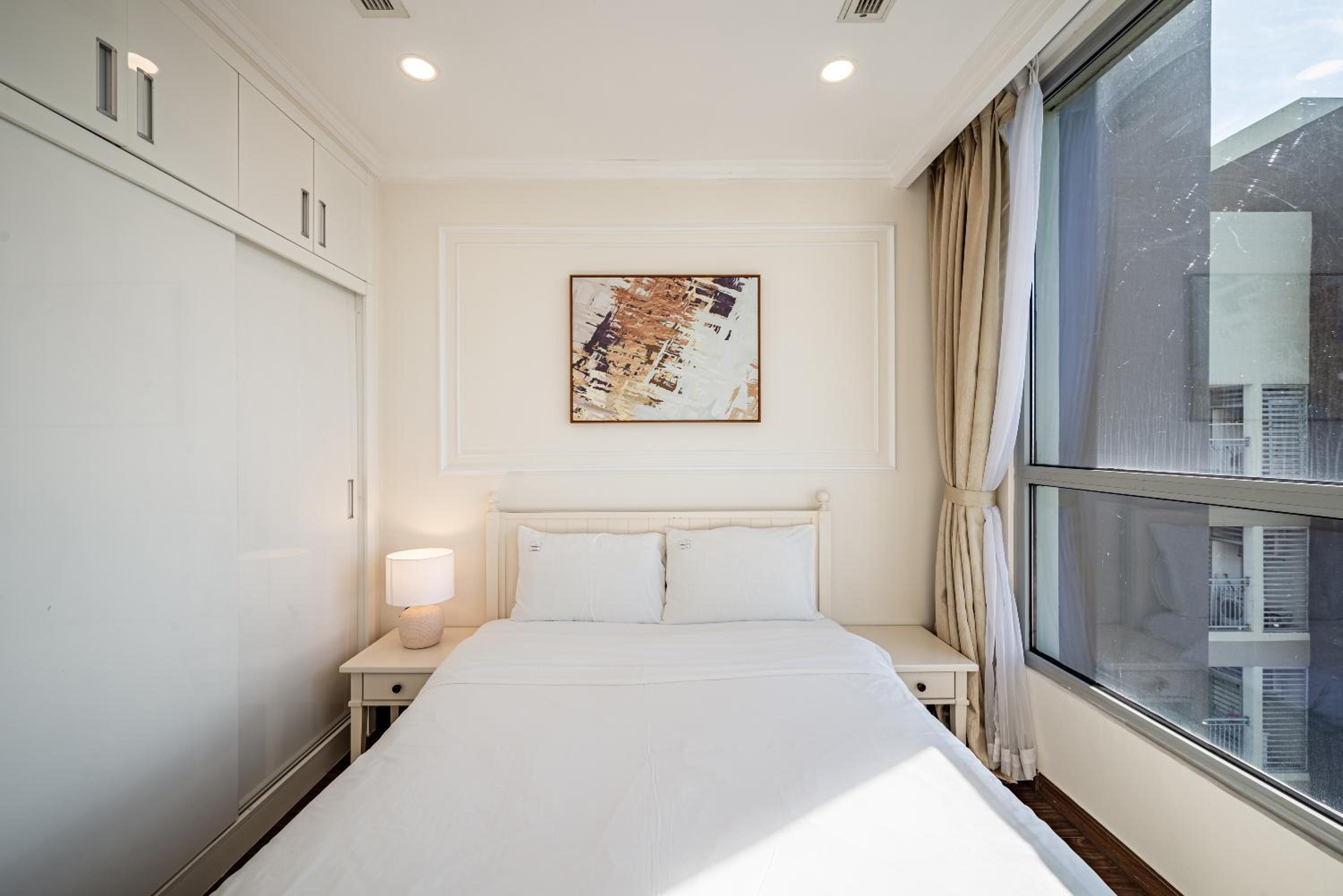CR Concept Serviced Apartment - Vinhomes and Landmark 81