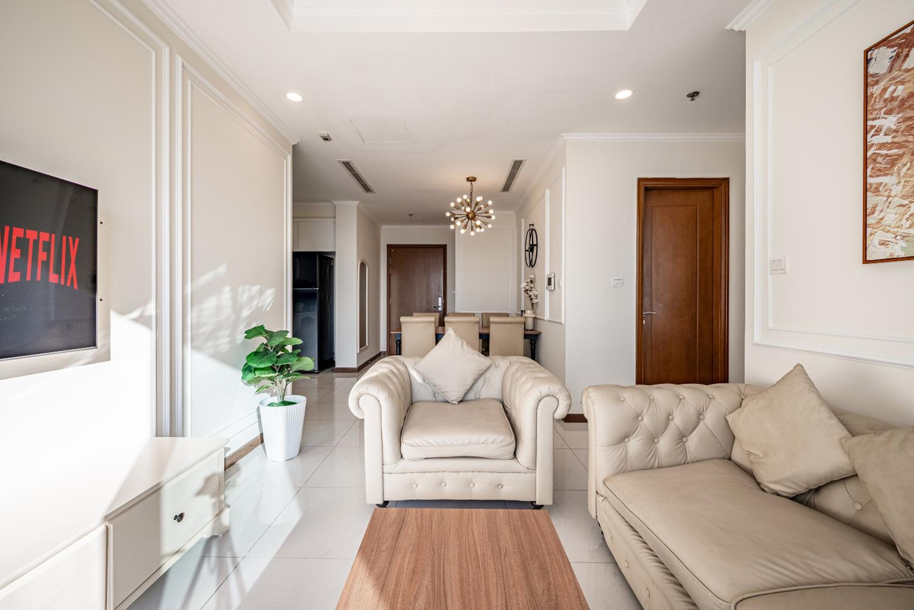 CR Concept Serviced Apartment - Vinhomes and Landmark 81