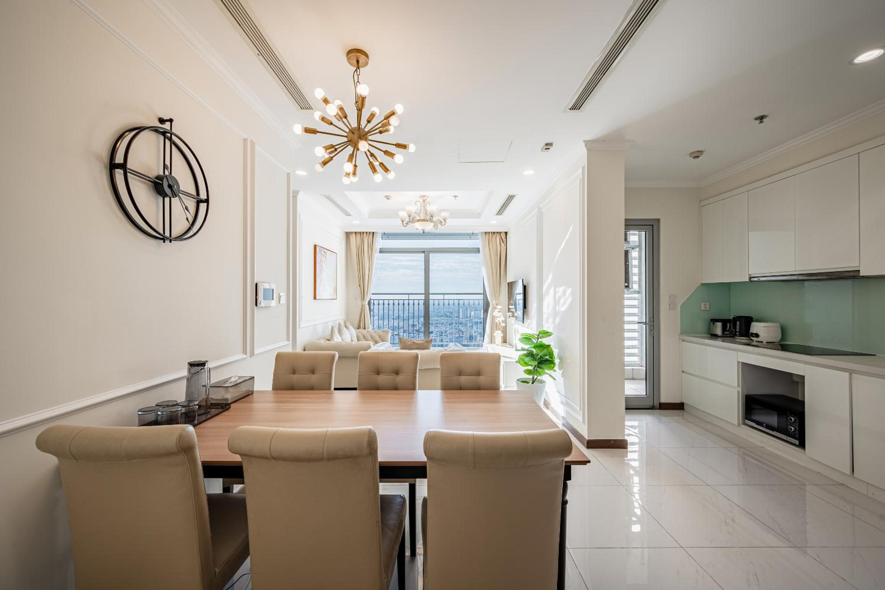 CR Concept Serviced Apartment - Vinhomes and Landmark 81