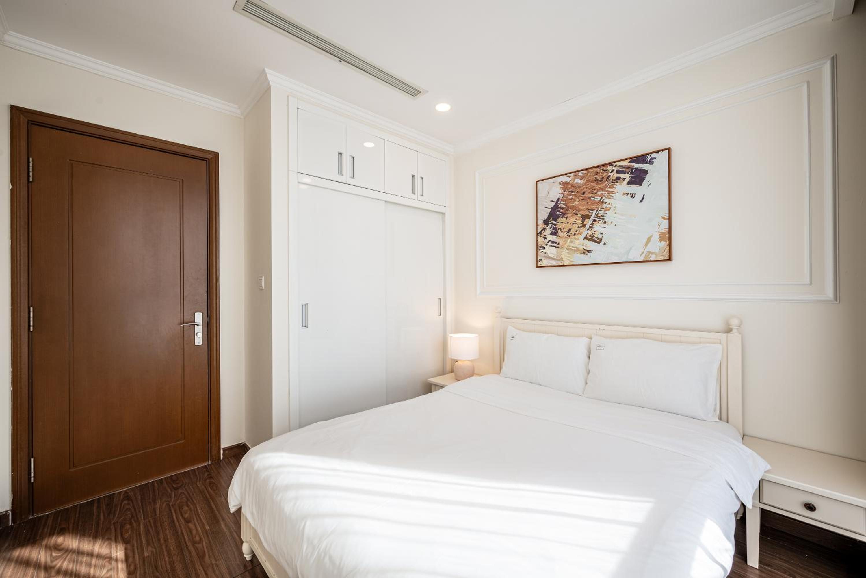 CR Concept Serviced Apartment - Vinhomes and Landmark 81