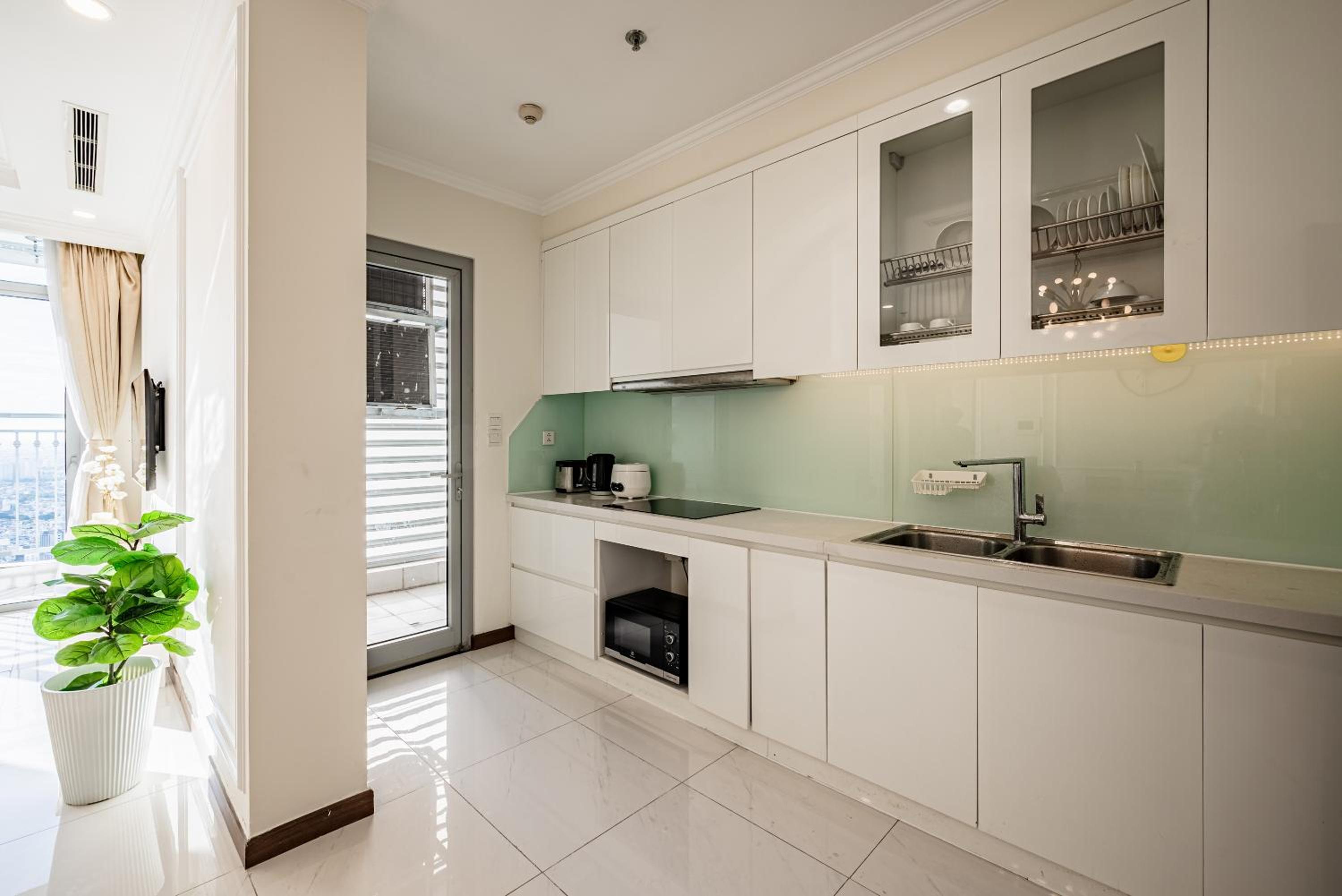 CR Concept Serviced Apartment - Vinhomes and Landmark 81